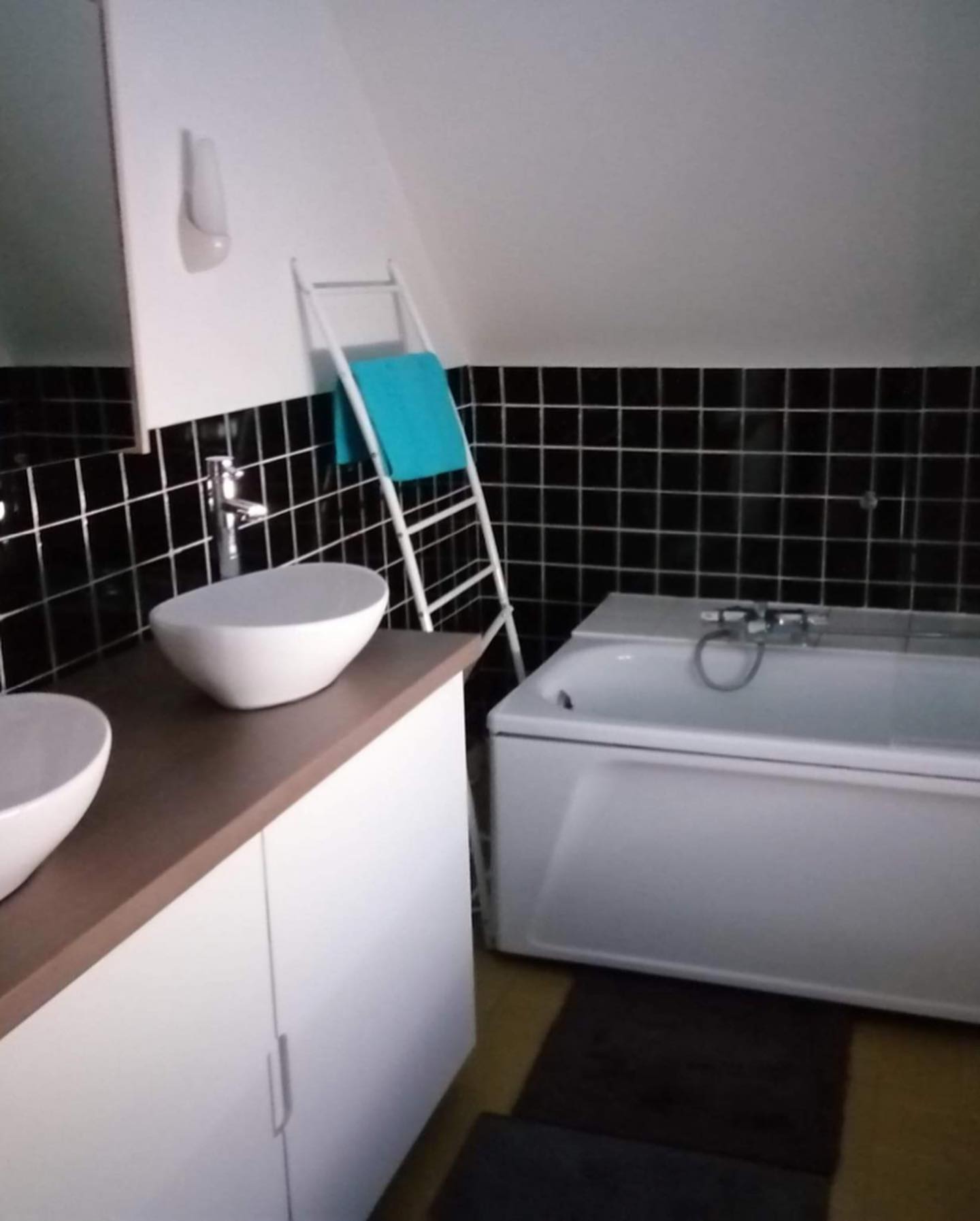 Totaalproject badkamerrenovatie🚿🚽
✅ verhoging plafondstructuur aan douche
✅ uitbraak chappe en voorziening elektrische-, sanitaireleidingen en centrale verwarming.
✅ chappe-en pleisterwerken
✅ tegel-en schrijnwerken
✅ afwerking
@bv_jsnoeck @lucassmeyers @desco.be
#badkamer #badkamerrenovatie #badkamerinspiratie #heating #water #sanitair #project #plumbing #renovatie #deinze #nazareth #latem #depinte #eke #claesenssanitair