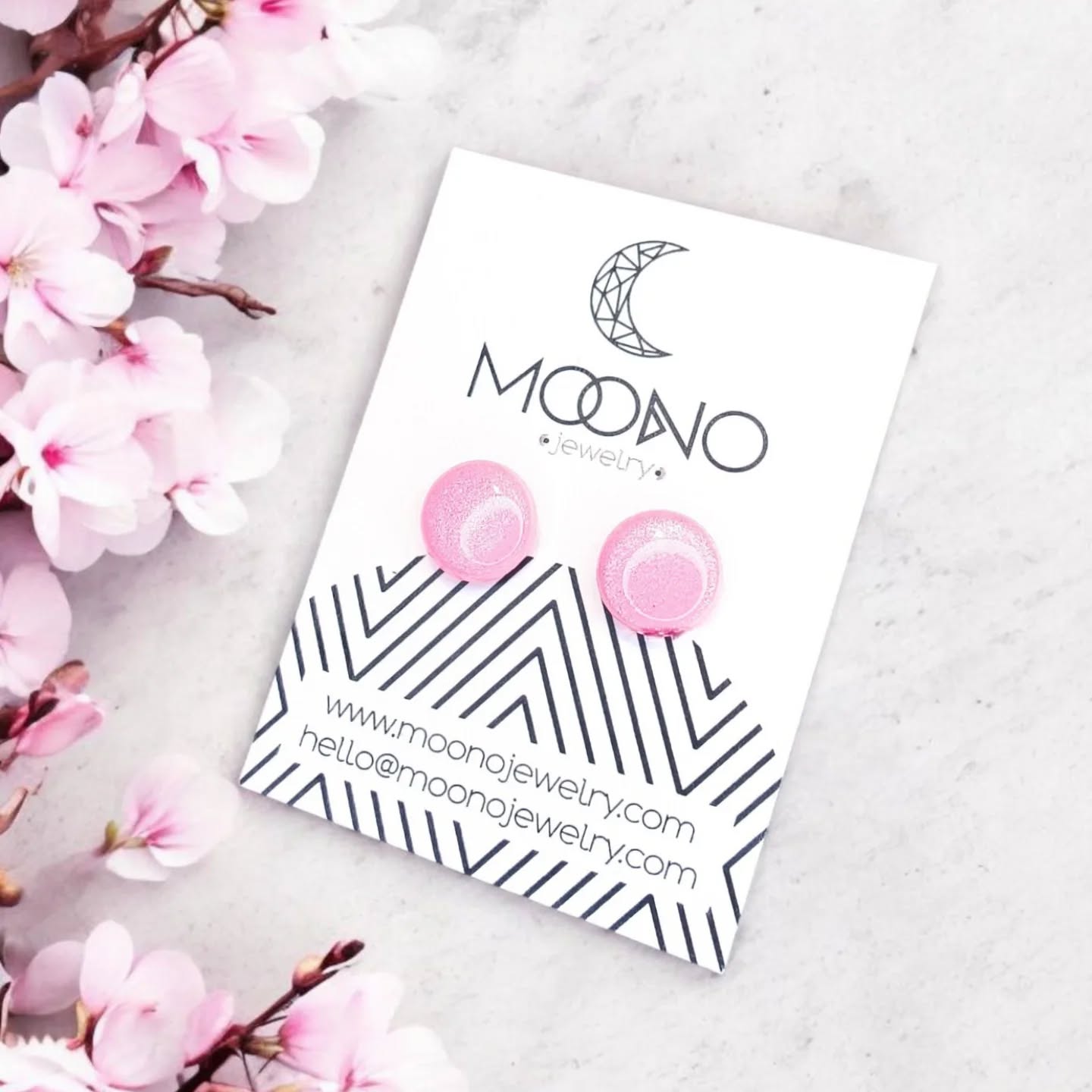 🌸 Új tavaszi baby pink és rose pink pötty fülbevaló 🌸
Mindkettőből van készleten a @prizmadesignerstore -ban is 💕
https://www.moonojewelry.com/bedugos-potty-fulbevalok-1par