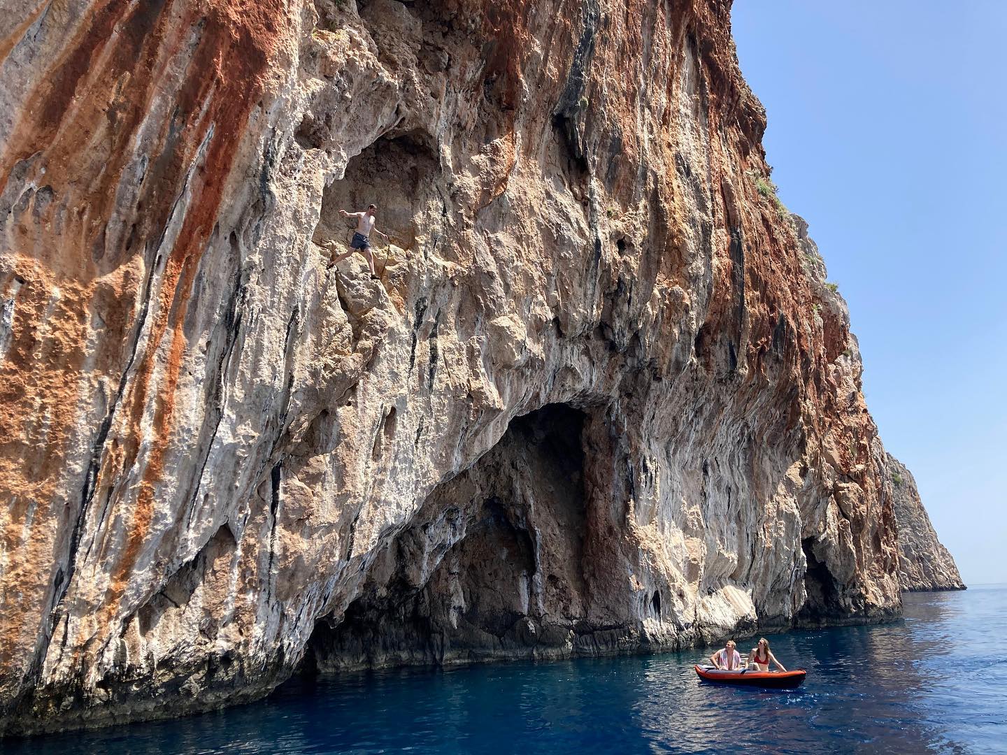 Day trip deep water solo in Olympos! 💦 The cold water did not stop anybody to try again and again!! 🐠