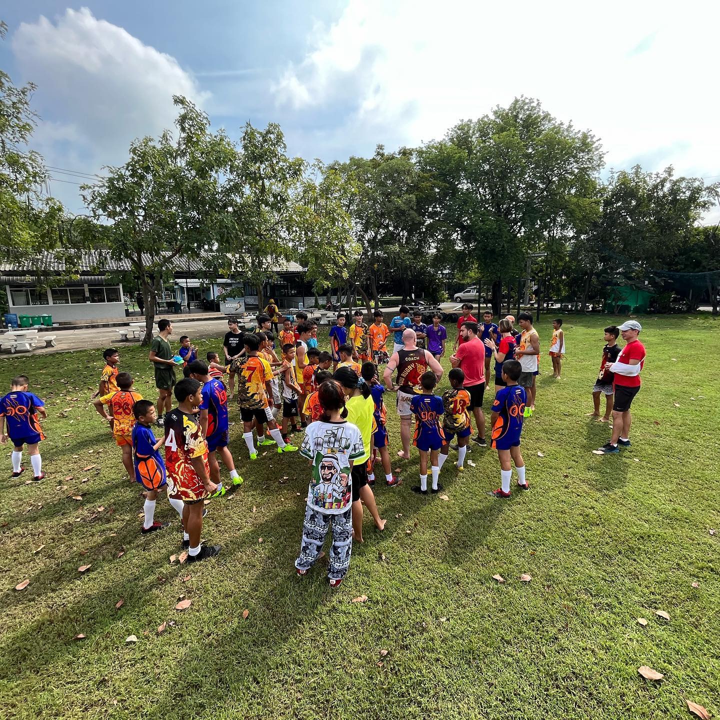 Another great turn out over the weekend for our 2nd week back to training. Good turn out with 50+ kids again who all had lots of energy to get out.
This week we continue to work on our basics. With the new kids we did some drills and games that worked on our passing techniques. With the kids who have played we continue to progress and went from passing to supporting in the ruck and with an opposing defense.
Looking forward to the rest of our training sessions for this year!
#naksuurugbyacademy #naksuu #arkinternational #rugby #worldrugby #rugbycharity #kids #youth #bangkok #thailand #grassroots #underprivledgedchildren #succeedinlife