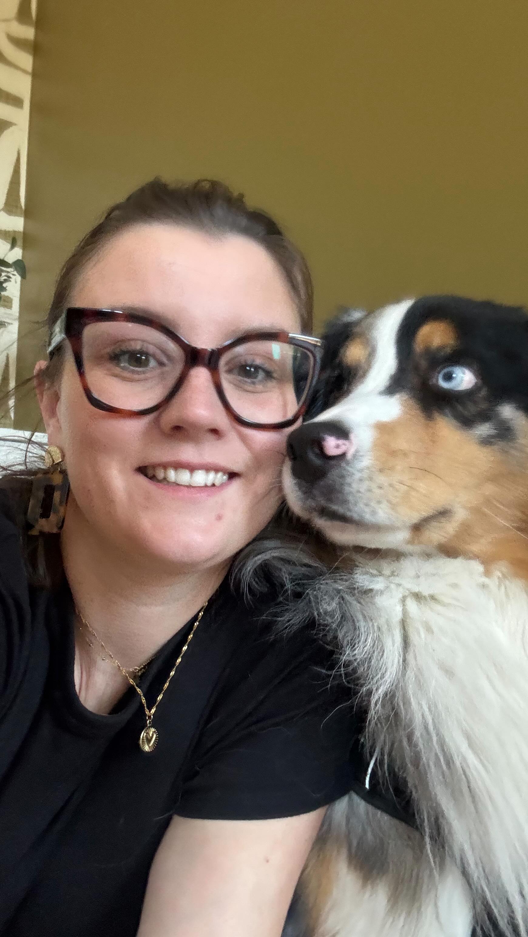 Avec Saphir nous avons quelque chose à vous dire 🤫
Retrouvons-nous dès vendredi au Salon de l’habitat pour échanger sur votre projet de décoration.
Je suis au stand H25, c’est très simple pour me trouver il faut aller touuuuuuut au fond à droite face au restaurant.
Qui sera là ?
@salonhabitatclermont
#clermont «#grandehalledauvergne #salondelhabitatclermontferrand #decorationdinterieur riom