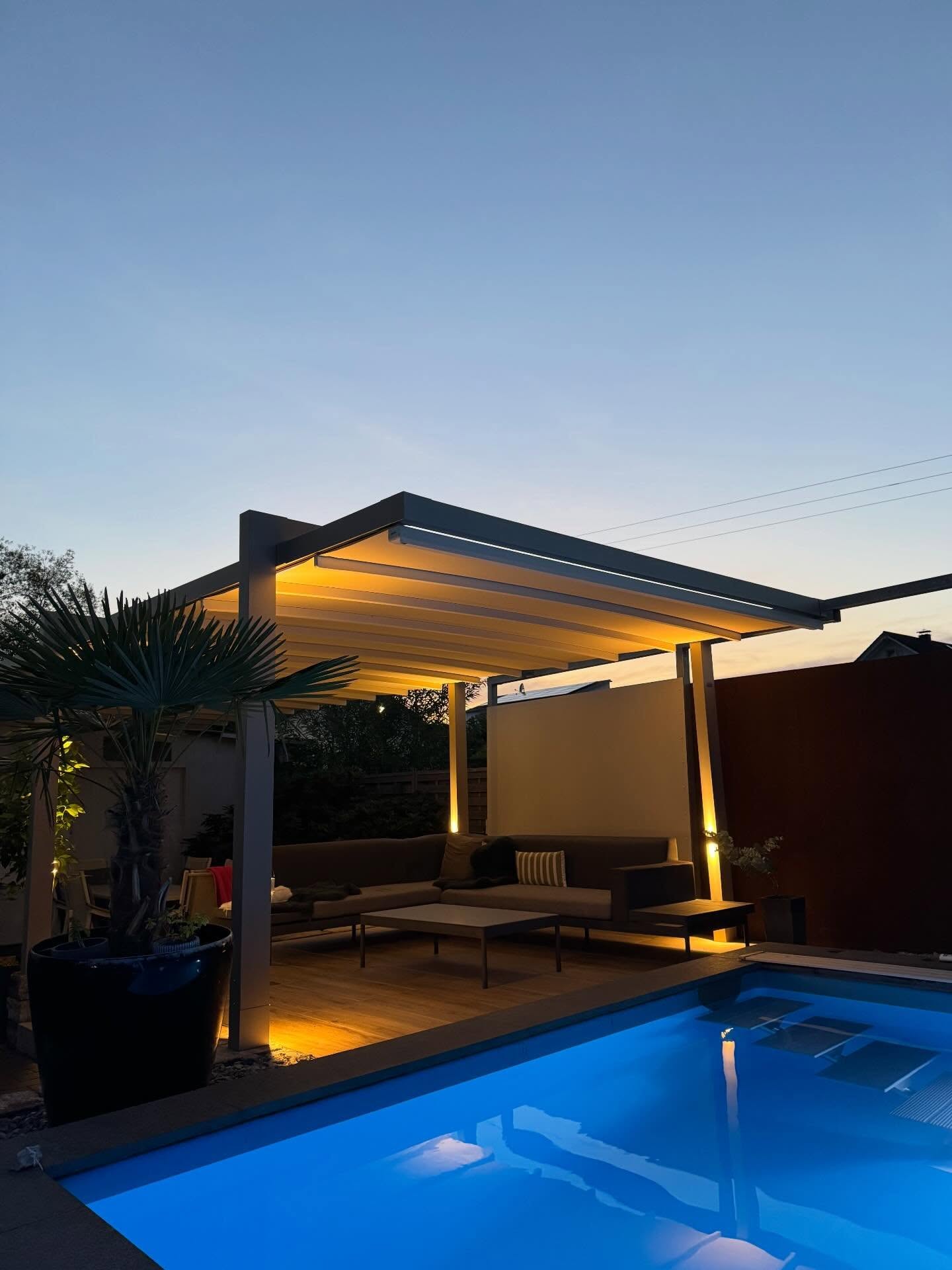 Die Tage werden wieder länger und wir haben schon so Lust auf viele laue Abende im Garten 😍
Mit den Pergolen von unserem Partner @praticofficial bieten wir die perfekten und individuellen Lösungen für eure Beschattung im Garten.
Meldet euch und vereinbart einen Besichtigungstermin in unserer Ausstellung - wir freuen uns auf euch 😍
#draussenleben #niklas.outdoor.living #livestyle #poolgarten #neumarktinderoberpfalz