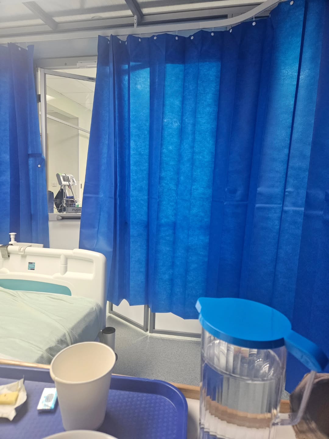 Today's prompt for #marchmeetthemaker was supposed to be design and detail.
For the last couple of days I've been in hospital with a bad gut infection with high white blood cell levels.
This is a little snippet of what happens behind the scenes when you live with chronic illness.. even the most every day type of virus can hospitalise me 😞
Waiting for the consultant to do the rounds today, to find out what they want to do with me 💜