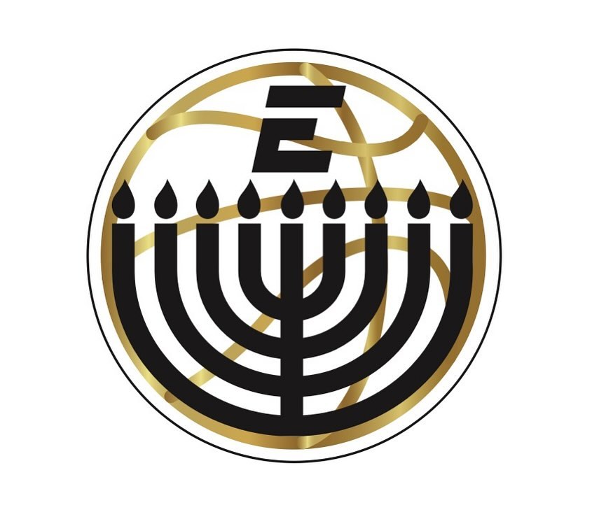 Spinning dreidels and slam dunks – where Chanukah meets the court! Bringing unique themes to life with @eventsbygillian
#barmitzvah #barmitzvahdecor #barmitzvahparty #barmitzvahideas #basketballthemeparty #chanuaktheme #logodesigner #logodesigns #eventvinylwrap #menudesign #invitations #invitationdesign #barmitzvahinvitations