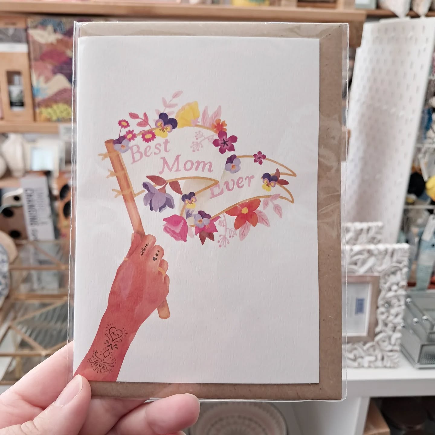 This Sunday is Mother’s Day in the UK — a lovely moment to celebrate mums near and far. In Portugal we’ll celebrate a little later in May, but appreciation never needs a date.
#MothersDay
#UKMothersDay
#CelebrateMum
#ForMum
#MothersDayGift