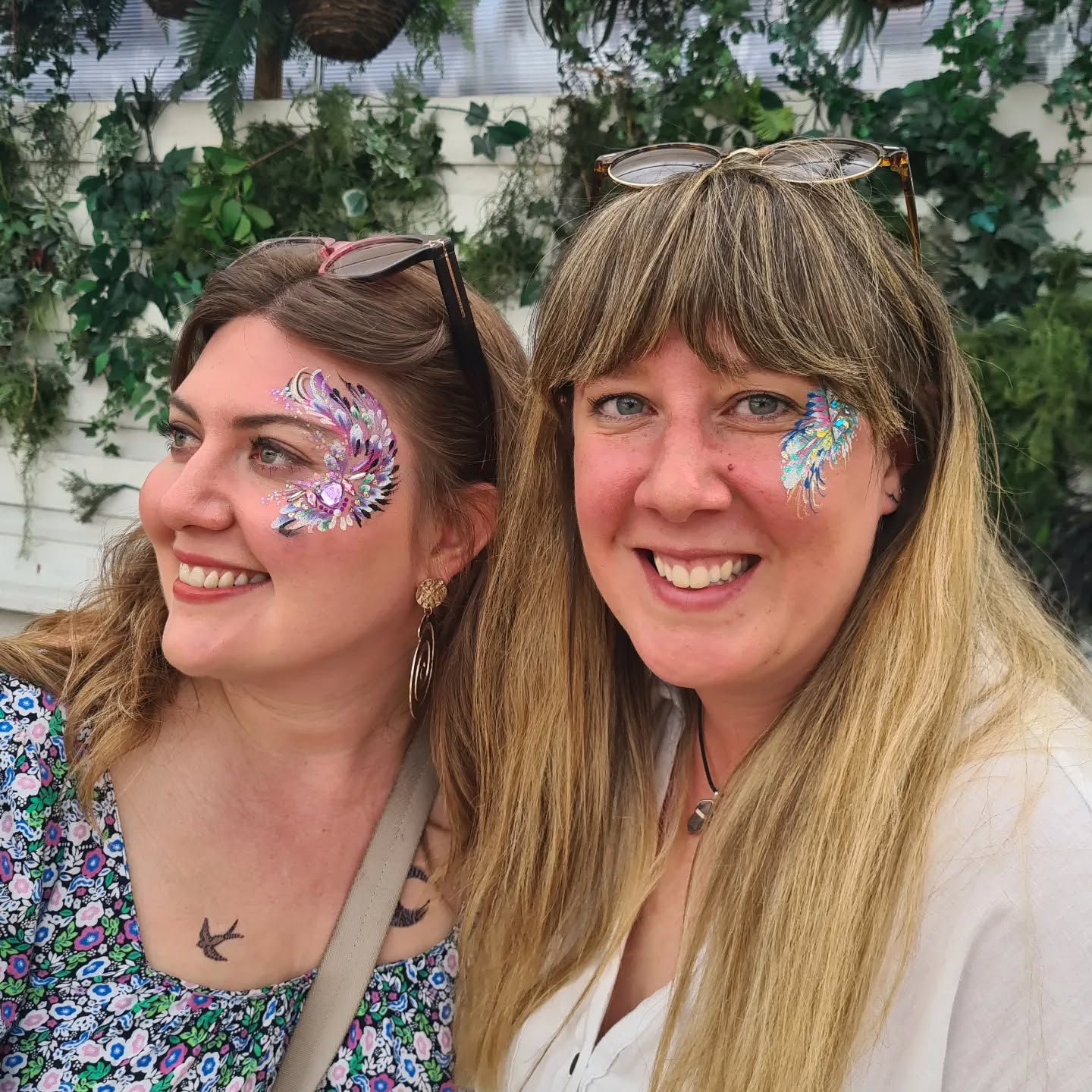 Glitter, gems and face painting at a fun hen night for a festival over the bank holiday 😍
.
#facepaint #facepainting #balham #glitter #gems #facepaintfun #hennight #henweekend #artycatfaces #lovemyjob #facepaintingfun #glitterfestivalmakeup #glitterfacepainting #londonfun #hennightlondon #hennightideas #hennightideaslondon #glittermakeup #weddingglitterbar #entertainmentLondon