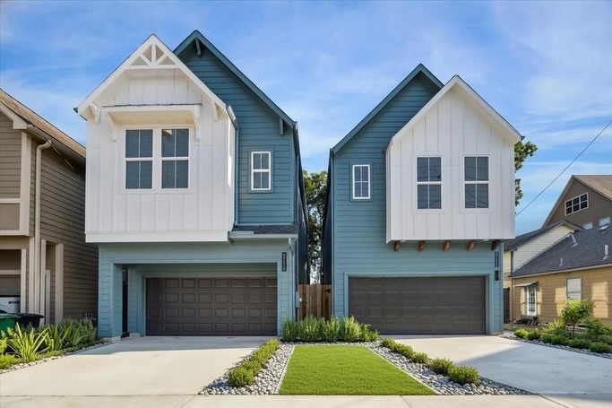 Final opportunity in the Heights Haus Collection ✨
5337 Larkin St is the last Riverway Homes build available in Cottage Grove and it’s a beauty! This new construction home features 3 bedrooms, 2.5 baths, high ceilings, an open concept living space, and a chef’s kitchen with quartz countertops and custom cabinetry. The primary suite feels like a retreat with a soaking tub, dual vanities, and a glass enclosed shower. Private driveway, attached 2 car garage, and a backyard space that’s actually usable.
If you’ve been looking for a new construction home near The Heights, Memorial Park, and Downtown Houston, this location is hard to beat.
Join us for an Open House this Sunday from 11 AM to 1 PM and come see it in person.
📍5337 Larkin St
Houston, TX 77007
📱 𝘊𝘩𝘳𝘪𝘴𝘵𝘪𝘢𝘯 𝘔𝘢𝘳𝘵𝘪𝘯
𝘌𝘮𝘢𝘪𝘭: 𝘤𝘩𝘳𝘪𝘴𝘵𝘪𝘢𝘯@𝘳𝘪𝘷𝘦𝘳𝘸𝘢𝘺𝘱𝘳𝘰𝘱𝘦𝘳𝘵𝘪𝘦𝘴.𝘤𝘰𝘮
𝘛𝘦𝘭: (281) 546-8914
📱 𝘔𝘦𝘭𝘪𝘴𝘴𝘢 𝘗𝘦𝘳𝘮𝘦
𝘌𝘮𝘢𝘪𝘭: 𝘮𝘦𝘭𝘪𝘴𝘴𝘢.𝘱𝘦𝘳𝘮𝘦@𝘤𝘰𝘮𝘱𝘢𝘴𝘴.𝘤𝘰𝘮
𝘛𝘦𝘭: (713) 836-0806
#HoustonRealEstate #HoustonHomesForSale #NewConstructionHouston #CottageGroveHouston #HoustonHeightsHomes MemorialParkHouston RiverwayHomes HoustonBuilder HoustonOpenHouse HoustonLuxuryHomes