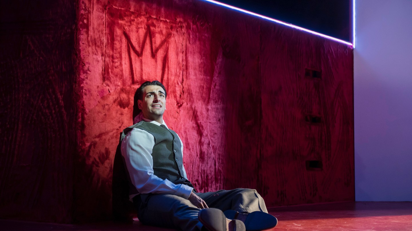 King Charles III
June 2023
Director: _jessialazar
Associate Director: Me!
Set Designer: @lauraannprice_0
Costume Designer: @sophiapardondesigns
Lighting Designer: @alexmusgraveld
Sound Designer: @eamonnodwyer
SM: @molsheridan
PM: @Alex.james1987
Wardrobe Supervisor: Åse Djarf
Producer: @nickjmills670
Photos by @robin_savage_headshots