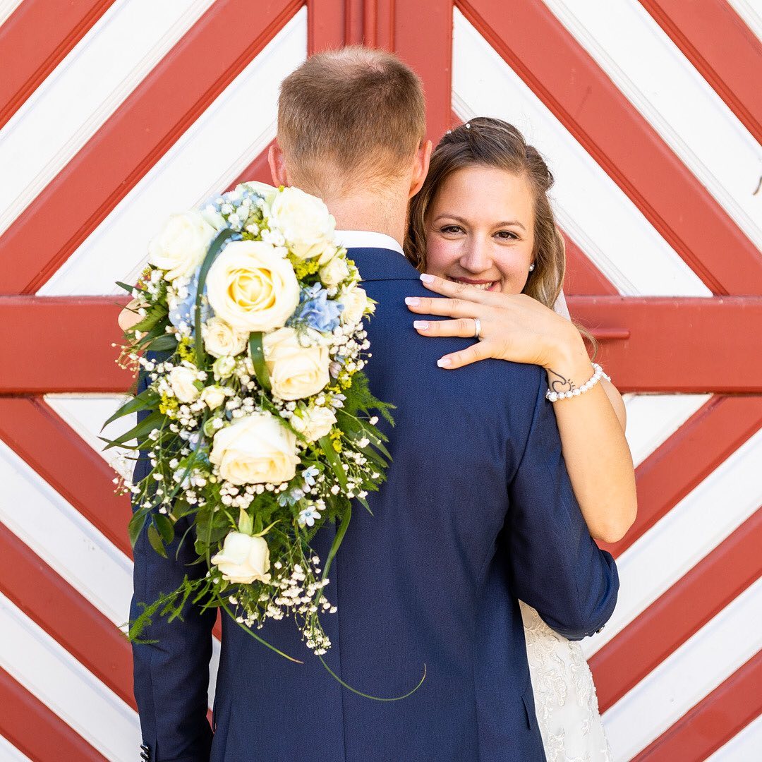 #sommerhochzeit2022 #siesagtenja #mannundfrau #kirchlichetrauung #brautkleid #brautstrauss #gemeinsamdurchdickunddünn #turnerpaar