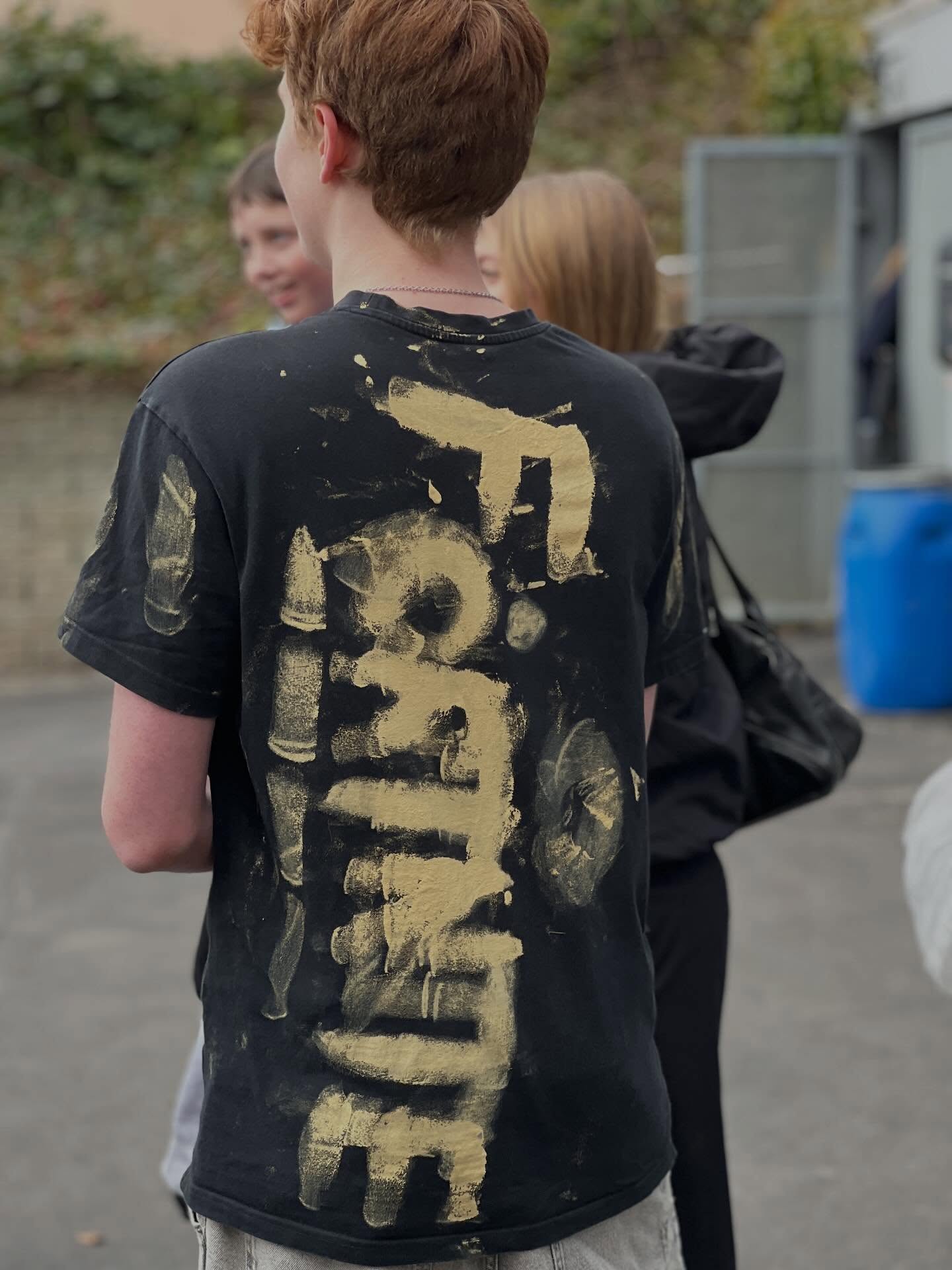 Der males tunnel og andet ved Vejle Friskole for tiden. Hans moar havde sagt det var ok!! #kunstkompas