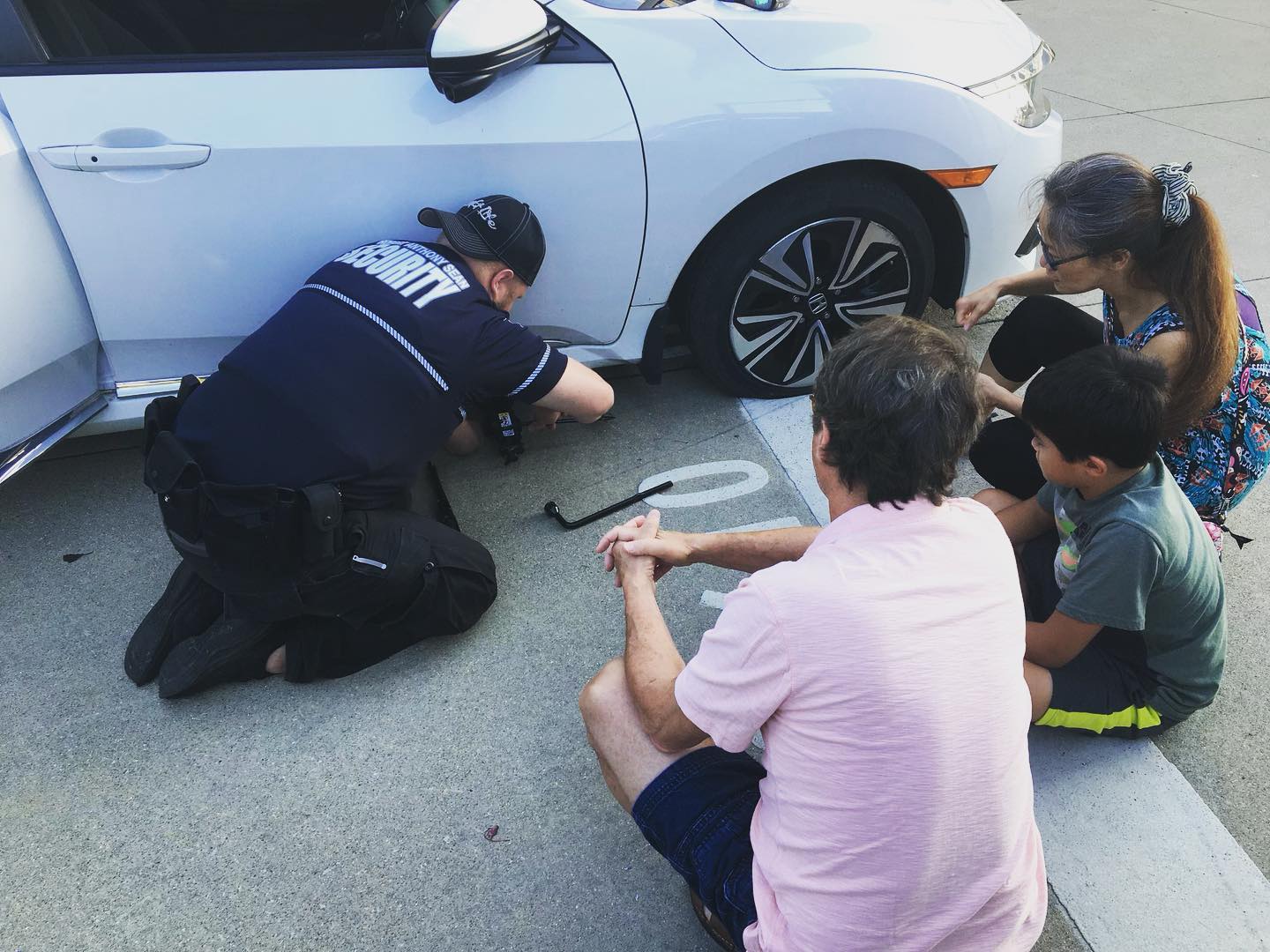On Saturday, July 23, our team of Safety Ambassadors in the Franklinton Special Improvement District not only helped change out a flat but taught them the proper way to do it for future reference! Our team is available in Franklinton, 3p-11p, and can assist with various non-security-related services, including tire repair, lockout assistance, and battery jumping. If you need our team, call our hotline at 614.562.0460