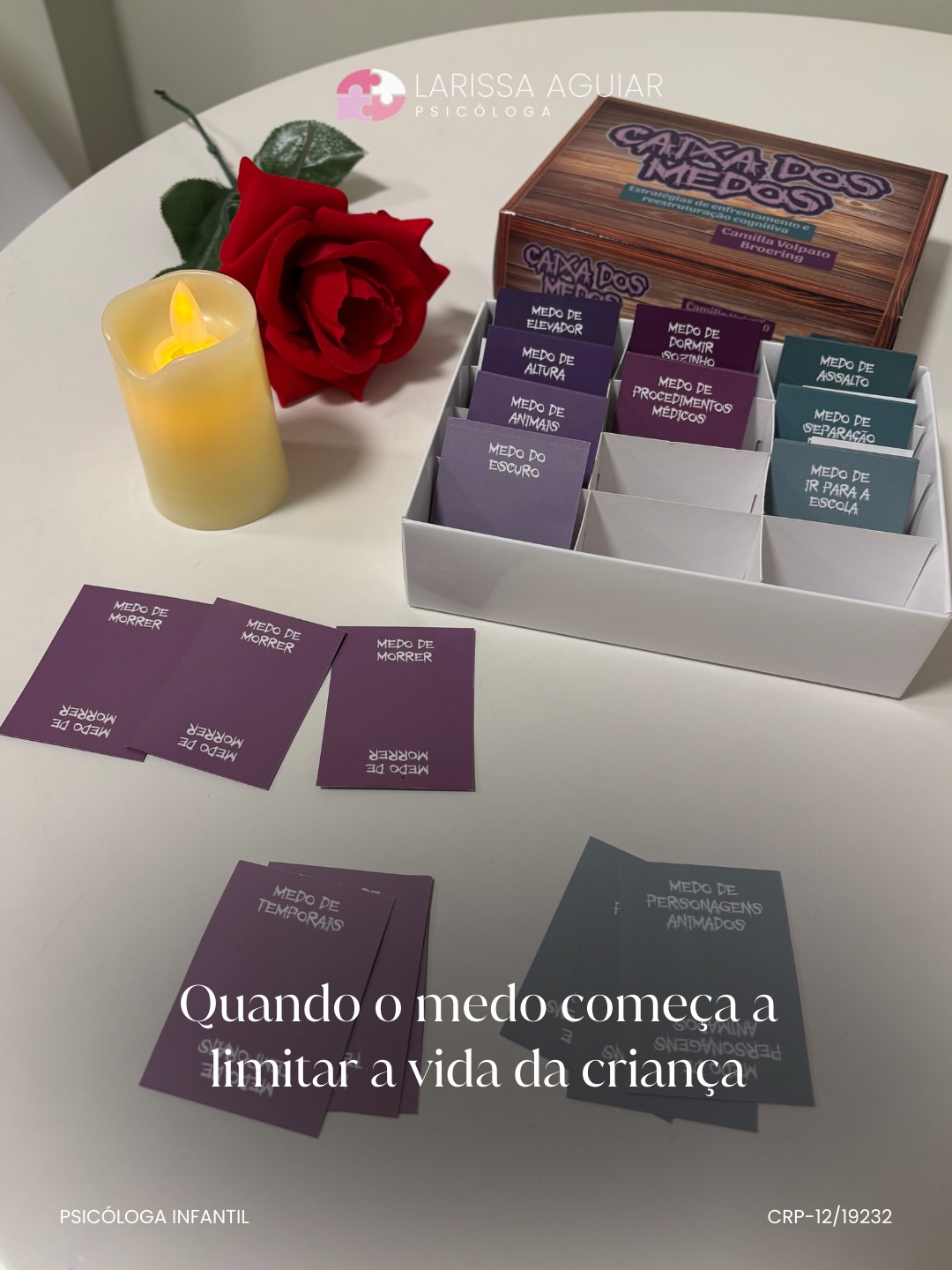 Medo é uma emoção natural na infância.
Alguns medos aparecem em determinadas fases do desenvolvimento e costumam diminuir com o tempo.
O que merece atenção é quando o medo começa a limitar a vida da criança.
Quando ela passa a evitar situações importantes, deixa de participar de atividades ou demonstra sofrimento intenso diante de algo que antes conseguia enfrentar.
Nesses casos, o foco não é eliminar o medo à força, mas ajudar a criança a desenvolver recursos emocionais para lidar com ele.
Com apoio adequado, muitas crianças conseguem compreender melhor o que sentem e encontrar formas mais seguras de enfrentar essas situações.
Você já percebeu algum medo que parece estar limitando seu filho?