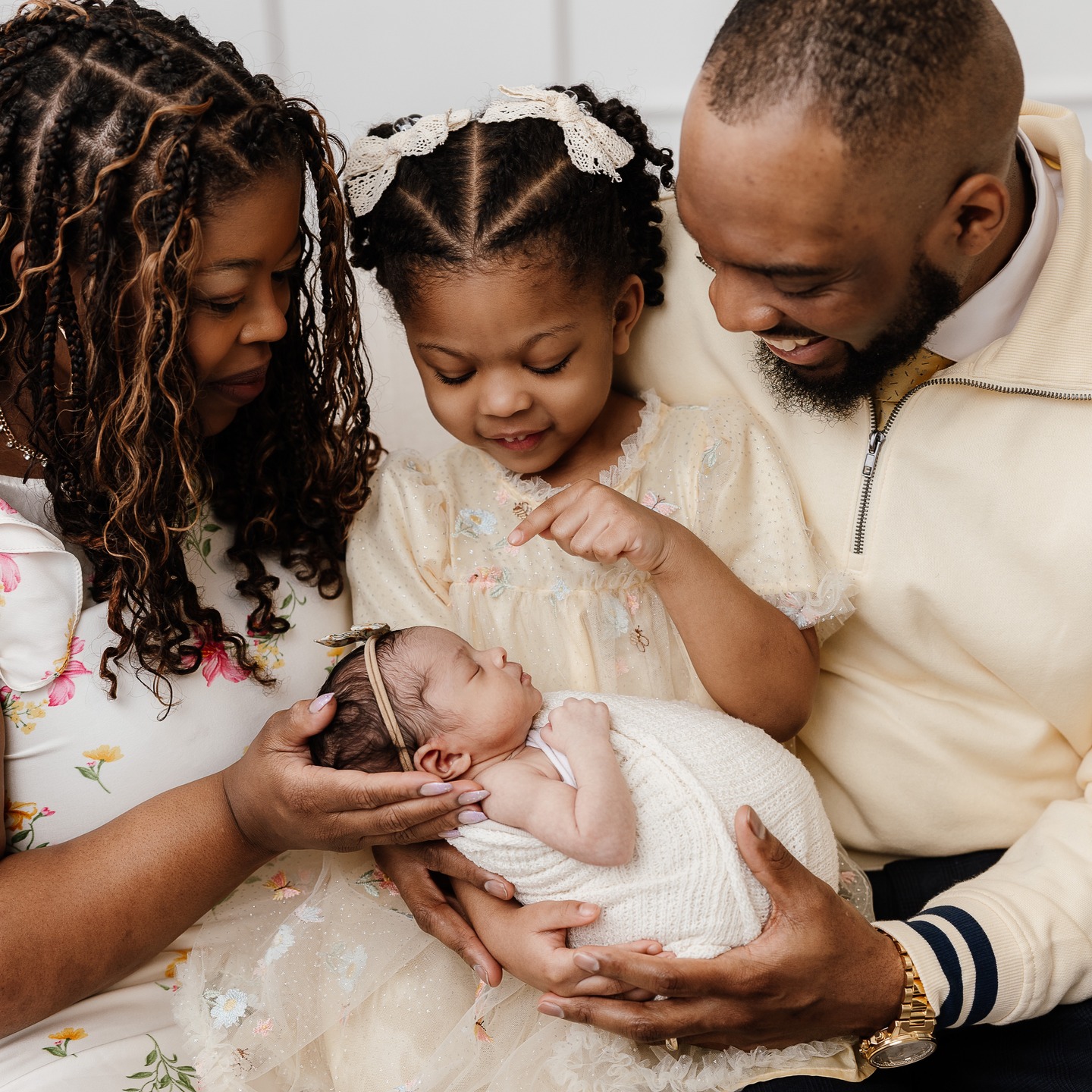 Three years ago I did sweet Gracynns newborn photos and today it was Genevieve's turn! Welcome to the world sweet girl!