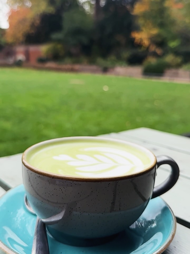 Sunshine, fresh air and a matcha in hand 🍵☀️
Enjoying signs of spring from our café gardens 🌿
@lauderdalehouse
@pinkfoodlondon
@cecilsharphouse
#northlondon #enfield #highgate #highgatemums #enfieldlove