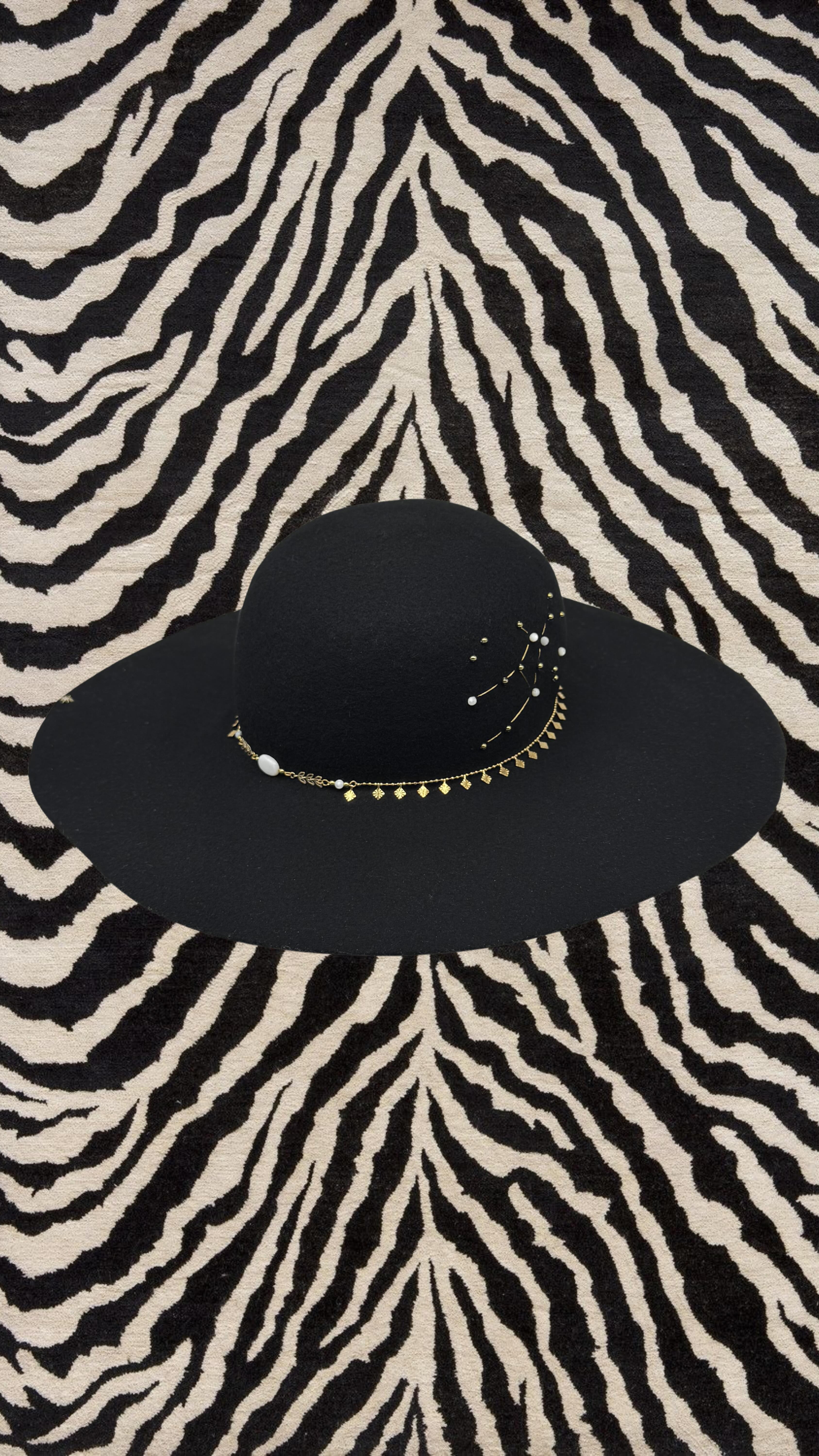 Le chapeau personnalisé de Clémence 🖤✨ Avec une forme de chapeau qui change : La capeline 🥰 #chapeau #chapeaux #rubambelle #hatstyle #hatlovers