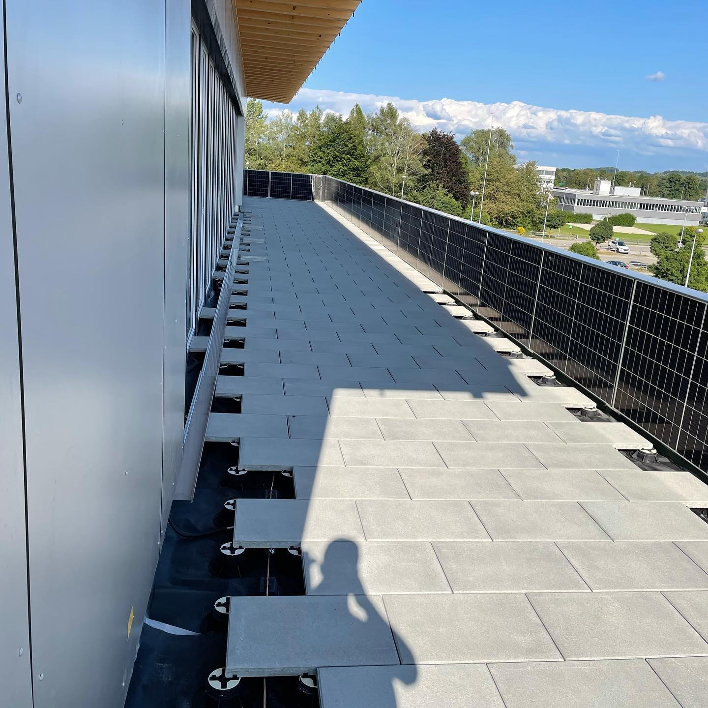 350M2 Platten auf Stelzlager