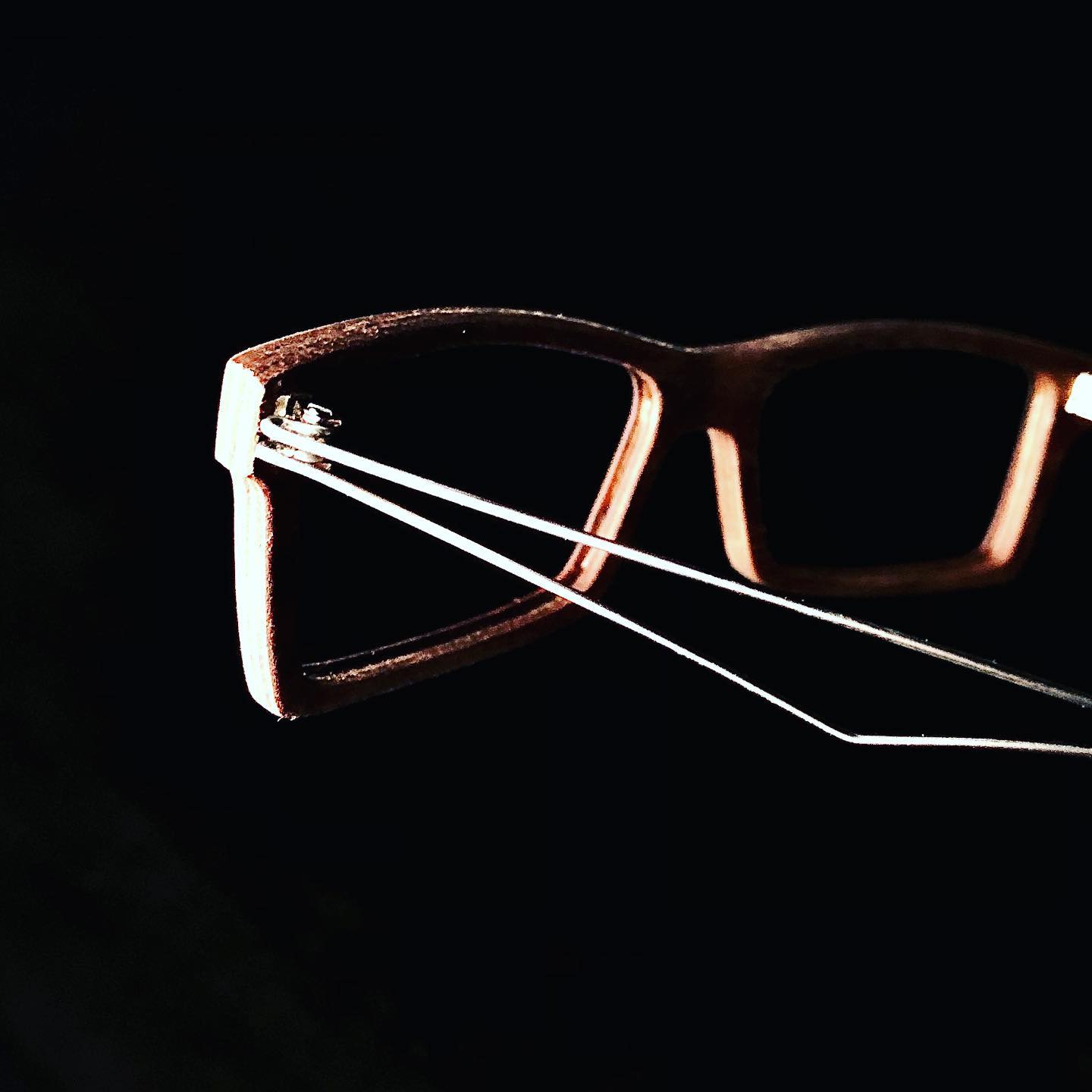 Mod: Frank Seriös 152.52
Palisander, Ferderstahl
#adneum #geheimtipp #bergen