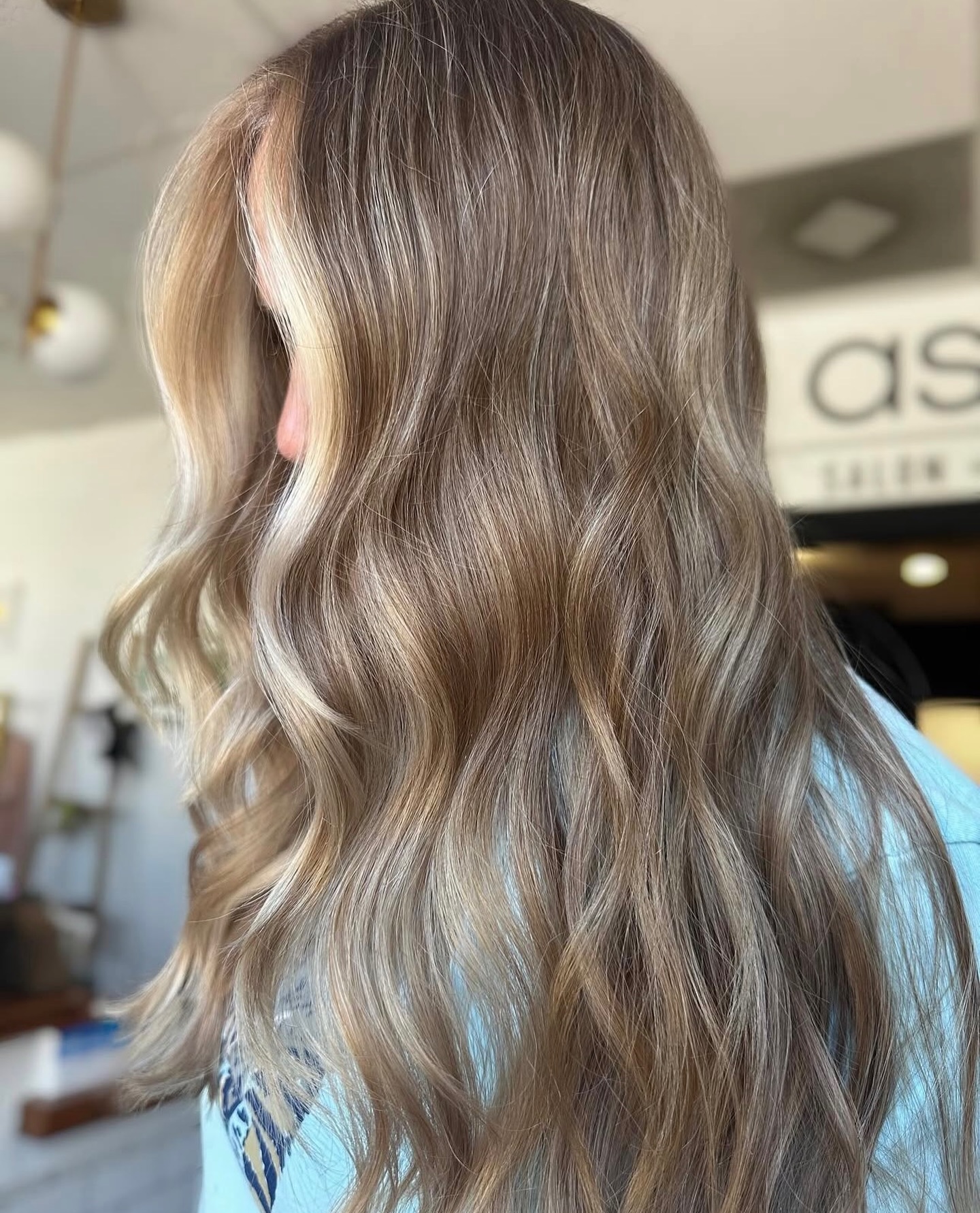 Money, money, money—piece for impact. Adding a face framing money piece like this one by Master Stylist Charlotte @stay.humble.hustle.hair is an easy way to brighten your look. Color services are now available to book online. If booking online this would be a face framing foil service.