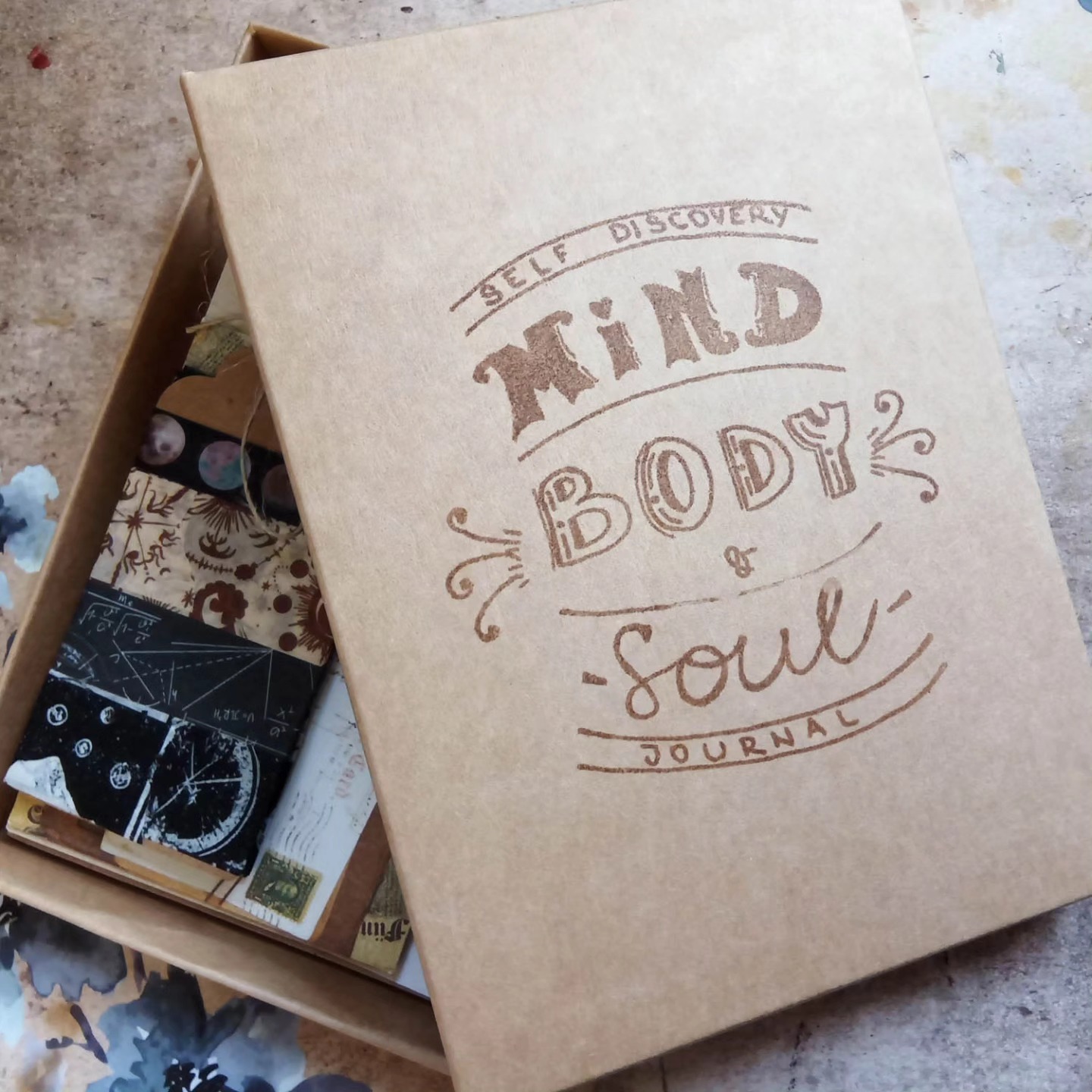 I have finally released a new theme journaling kit - this time it's one with a astrology wibes. Only few available and on discount until the end of the month. Available in shop on the website.