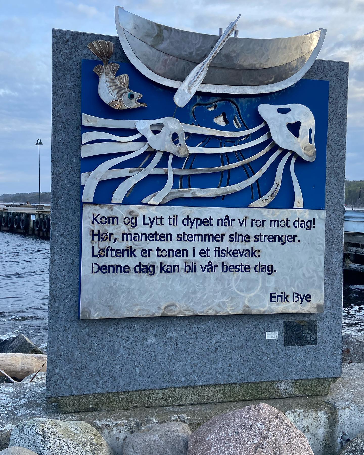 På byvandring i Larvik, poesiparken og Thor Heyerdahl, med den norske Unesco-familien. ☀️
.
.
#unescoglobalgeopark #visitvestfold #larvik #poesiparken #unescoinorge #thorheyerdahl #geopark #larvik