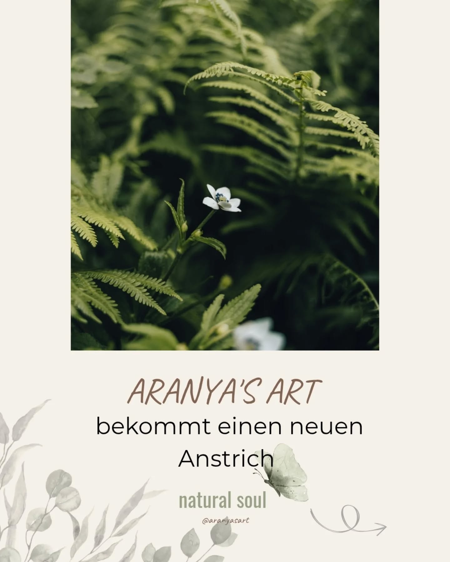 Hallo meine Lieben, 🌿✨
Habt ihr es auch schon gespürt? Draußen in der Natur beginnt gerade alles so wunderbar zu kribbeln. Der Frühling ist da und mit ihm dieses ganz besondere Gefühl von Neubeginn und frischer Energie. 🌸
Genau diese Frühlingsgefühle haben mich in den letzten Wochen tief inspiriert und begleitet. Ich hatte das Bedürfnis, meine Liebe zur Natur zu meinem Schmuckdesign und die Seele von Aranya’s Art noch spürbarer, noch liebevoller für euch darzustellen.🥰🌿💫
Deshalb bekommt Aranya’s Art ab heute einen neuen Anstrich:
✨🐝🌱🧡 Natural Soul. 🧡🌱🐝✨
Vielleicht ist es euch in diesem Post schon aufgefallen? Warme Erdtöne wie Terracotta, sanftes Olive und helles Leinen lösen das alte Design ab. Es fühlt sich für mich jetzt einfach „echter“ an – so wie die Schmuckstücke, die ich für euch fertige & knüpfe.
Aber psst... 🤫 Da ich hier alles als One-Woman-Show stemme, passiert die Umstellung Stück für Stück.🫣😬💪🏼😅
🌿✨Mein Feed und die Storys erstrahlen ab heute im neuen Look – an der Homepage, dem Blog und dem Shop wird im Hintergrund noch fleißig gefeilt und gewerkelt. 💻✨
🫶🏼🌱Danke, dass ihr mich auf dieser Reise begleitet und so viel Geduld mit mir habt. Ich freue mich riesig darauf, euch in den nächsten Tagen noch mehr von der neuen „Natural Soul“ Welt zu zeigen.
Wie gefällt euch der neue Look auf den ersten Blick?
Schreibt es mir mal in die Kommentare – ich bin so gespannt auf eure Meinung! 👇🧡
Alles Liebe,
eure Katharina
#AranyasArt #NaturalSoul #SlowFashionÖsterreich #MakrameeLiebe #Baumperlen Laakirchen Kunsthandwerk OneWomanBusiness Frühlingsgefühle