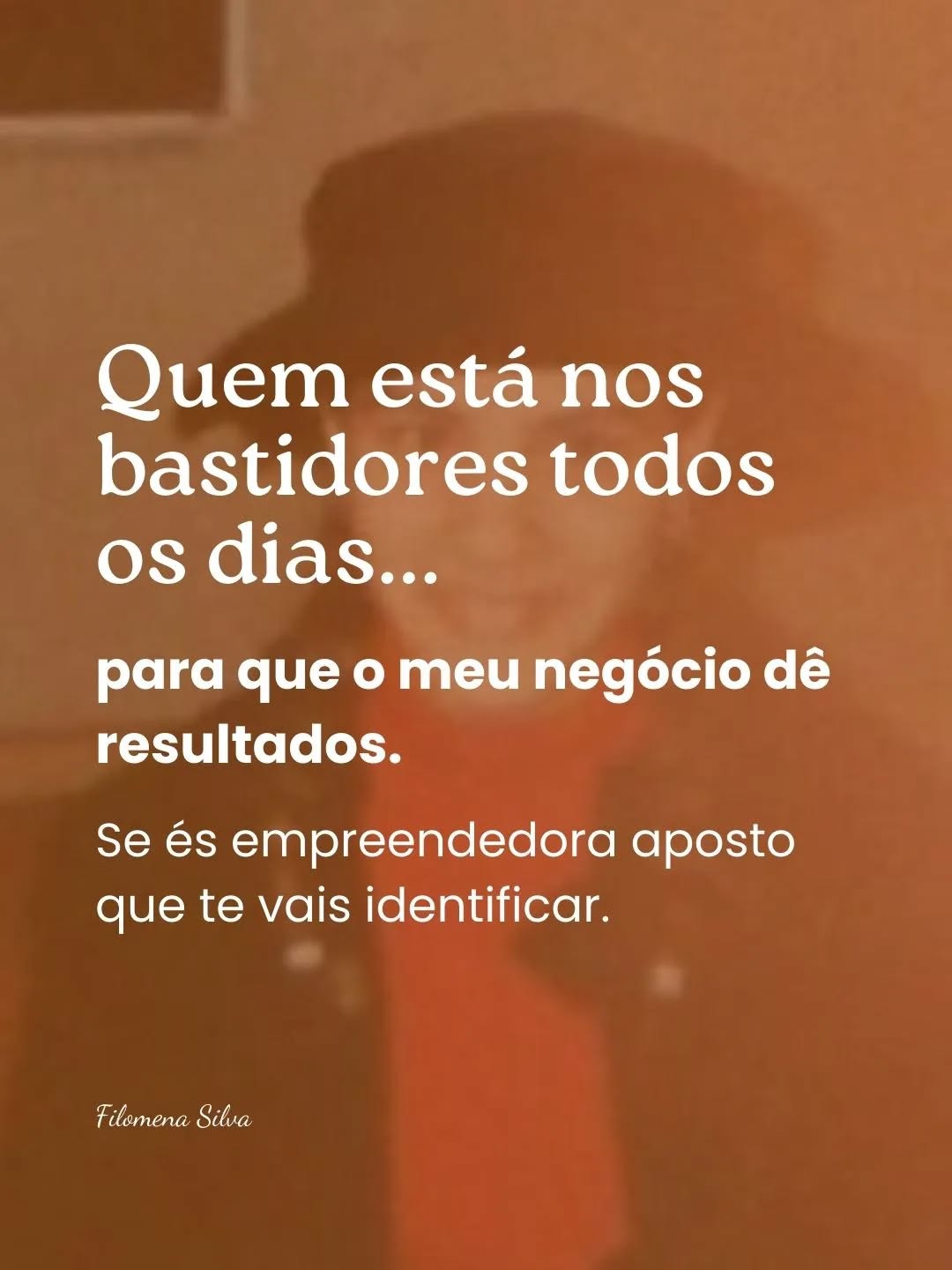 A menina da foto tem todos os motivos e mais alguns para ter orgulho da mulher que se tornou. 💛
Muitas pessoas pensam que ter um negócio digital de sucesso sozinha é algo impossível. Que só acontece para quem “tem sorte” ou quem compra cursos caros e mentorias de milhões.
A verdade é que não é bem assim. Ter um negócio de sucesso depende sobretudo do compromisso que assumes contigo, de saberes o que fazer a seguir e de teres um método que funciona para ti.
Quando assumes a tua parte, mesmo com dúvidas ou medo, e segues um plano claro, tudo começa a encaixar. E os resultados começam a aparecer.
A tua confiança em ti vai crescendo à medida que o teu negócio cresce. E, pouco a pouco, aquilo que parecia distante torna-se possível.
Se eu consigo gerir tudo sozinha e ter resultados reais, tu também consegues. Só precisas de dar o primeiro passo. E saber qual é a decisão mais acertada para ti a cada momento.
Comenta “ eu quero” e eu mostro-te por onde começar. 👇