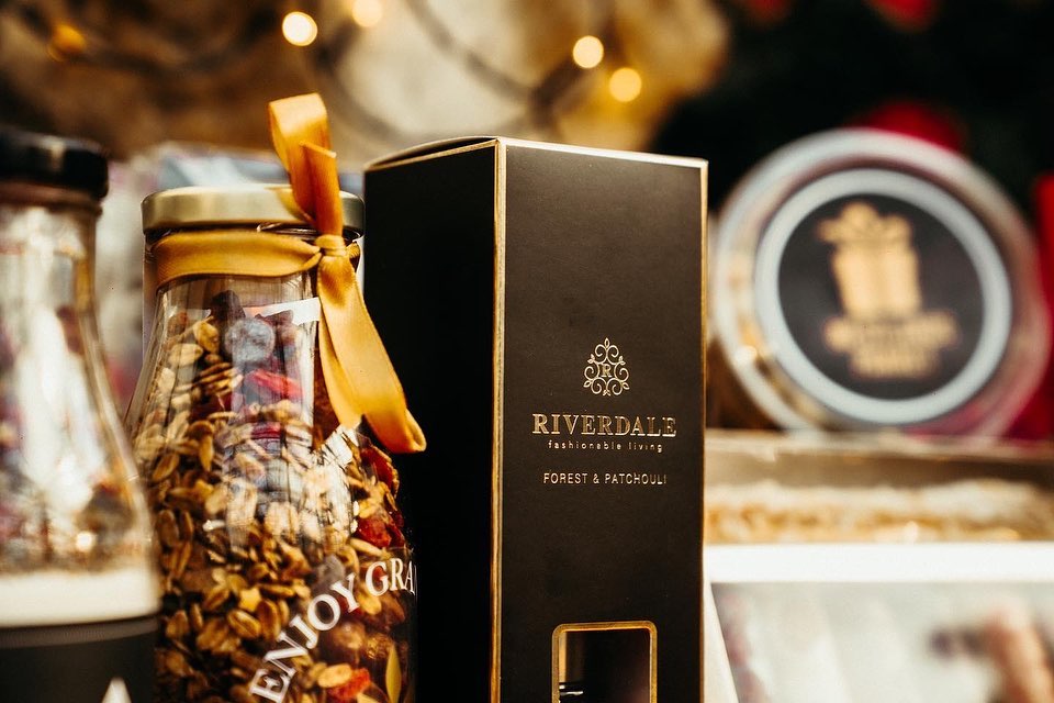 Nog 1 maand om je #kerstpakket te bestellen! ππ
Kom sfeer proeven op onze website π«
#westlands #pakket #cadeau #feestdagen #sinterklaascadeau #werkgever #relaties #relatiegeschenk #kerst #kerstpakket #luxe #sint#sinterklaas #feestmaand #westland #cadeau #holiday #christmas #vers #sint #kwaliteit #westlandspakket #kerstpakketten #lokaal #kooplokaal #ondernemers #personeelsgeschenk #kooplokaalwestland