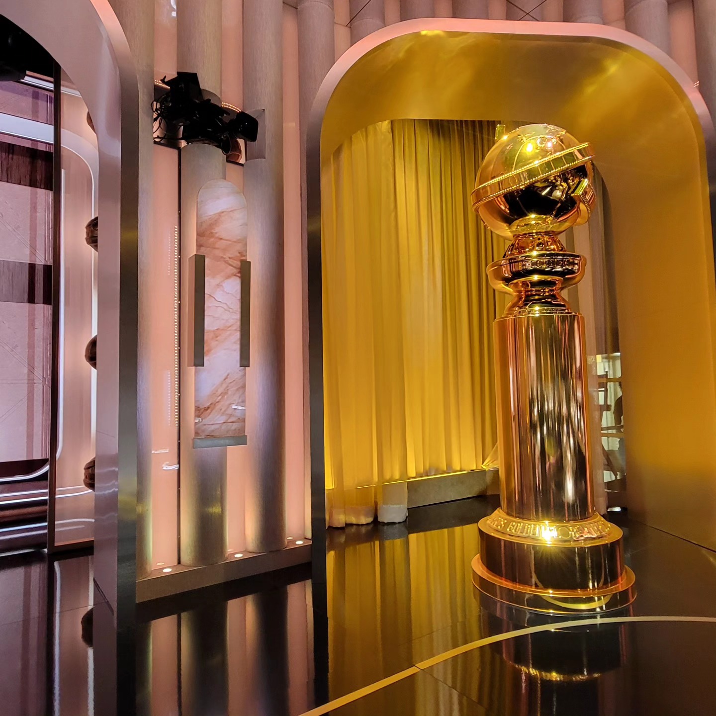 Another fantastic evening at the Beverly Hilton for the 81st annual Golden Globes. Happy to have provided equipment for the last 20 years, and 4 different directors!
This year we brought 2 remoteheads mounted into the set, as well as one of our @mat_madabouttechnology
towercams, with Talonhead and Prompter.
#goldenglobes #hollywood #beverlyhilton #broadcast #mat #remote