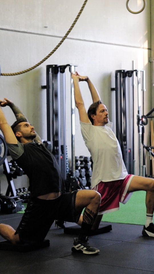 Zoek jij een Personal Trainer met focus op kwaliteit van beweging en persoonlijke aandacht?
Geen standaard workouts, maar slimme training die jouw lichaam leert bewegen zoals het hoort.
Bij @original_physic draait het om techniek, bewustwording en duurzame progressie.
Met jaren ervaring in functionele training help ik je niet alleen sterker worden, maar vooral beter bewegen zonder poespas, mét resultaat.
Specialist in high quality movement
Persoonlijke coaching op maat
Focus op kracht, mobiliteit & blessurepreventie
Train bewust, efficiënt en doelgericht
Locatie: Original Physic - Amsterdam Noord
Meer info & kennismaken:
▪︎ www.kebkokabakibi.com
▪︎ www.originalphysic.nl
#HighQualityMovement #FunctioneleTraining #PersonaltrainingAmsterdam #Original Ph