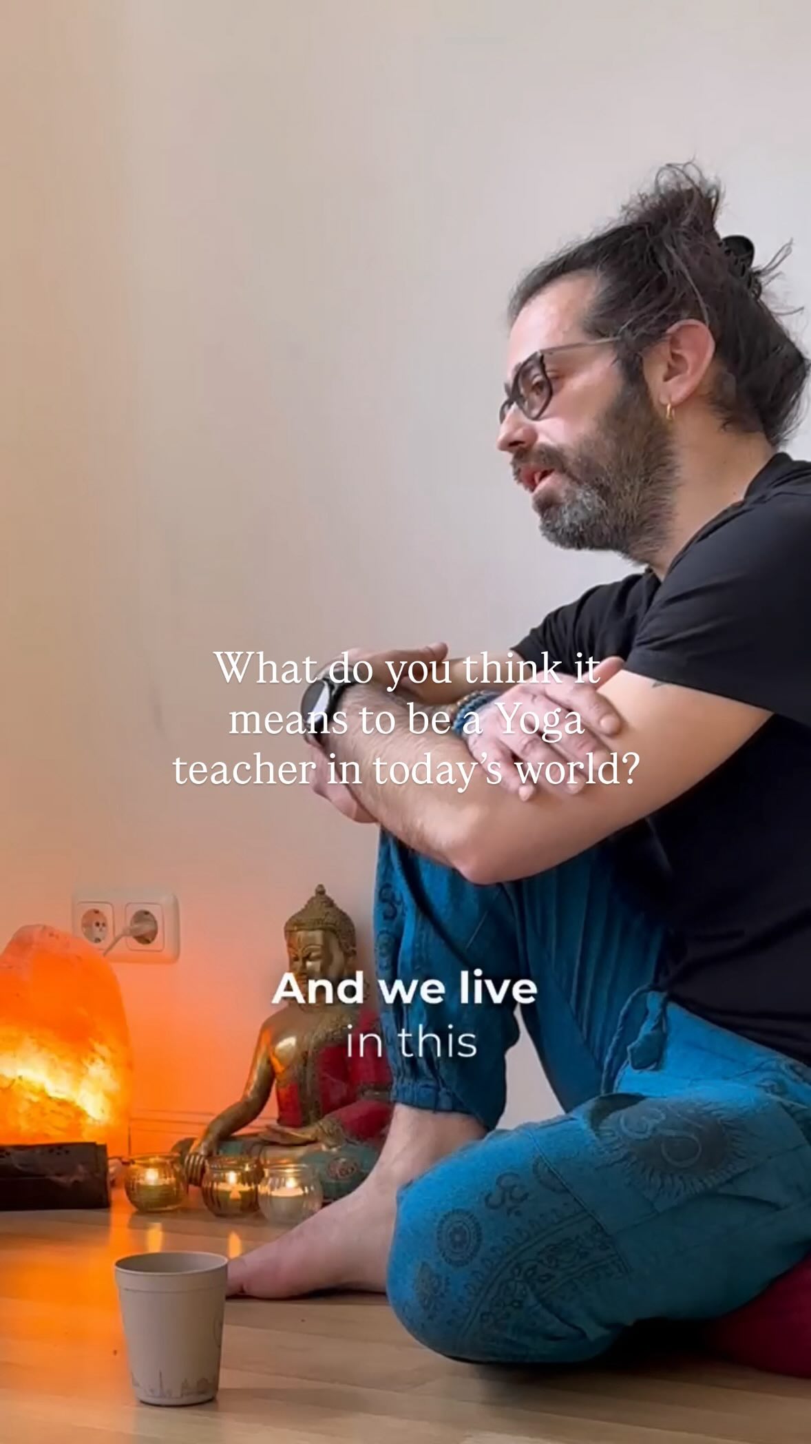 Two people talking… but if you listen closely, it’s really about the practice.
About showing up again and again.
About the quiet discipline that slowly becomes transformation.
About the moments on the mat where something shifts not loudly, but deeply.
That’s the spirit of Abhyasa: steady practice, patient progress, and learning to return to yourself every day. ✨
If you’ve been feeling the call to deepen your practice and your understanding of yoga, this might be your moment.
Abhyasa Training
Yogic Escape, Pberg
8th May – 6th june 2026
A space to learn, explore, practice, and grow together.
More details via the link in bio.