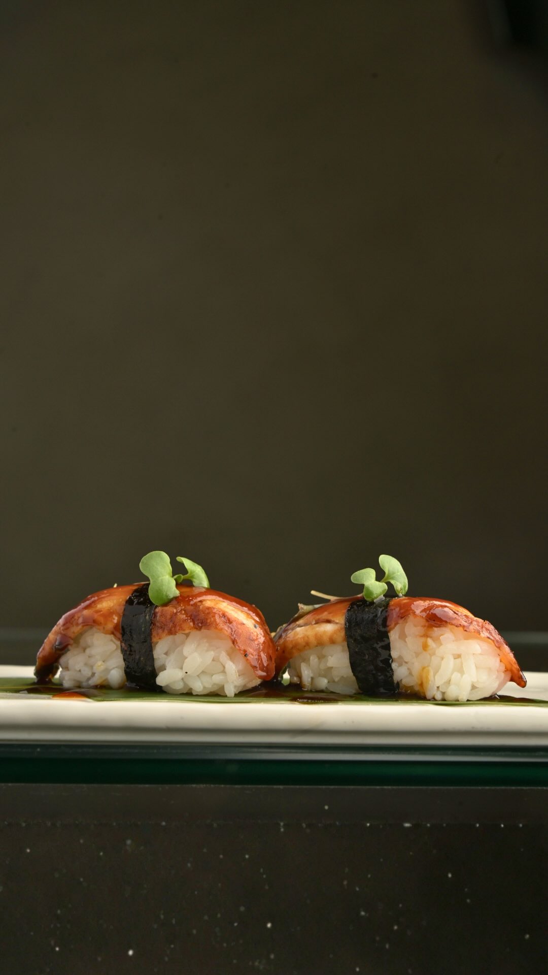 Sweet, smoky, melt-in-your-mouth magic ✨🍣
Unagi Nigiri - not your everyday bite, and that’s exactly the point.
#miyabisushi #nigiri #sushiaddict #dubaifood