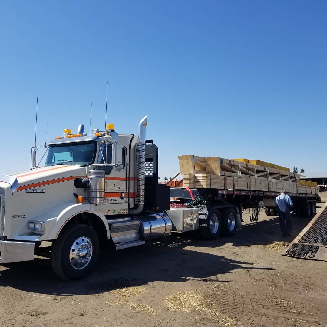 Loads 2 and 3 are here! Shout out to @structuraltrusssystems for a job well done!
#trusses #80footers #trussesfordays #albertabuilder #builder #potatobuilding #longspantrusses