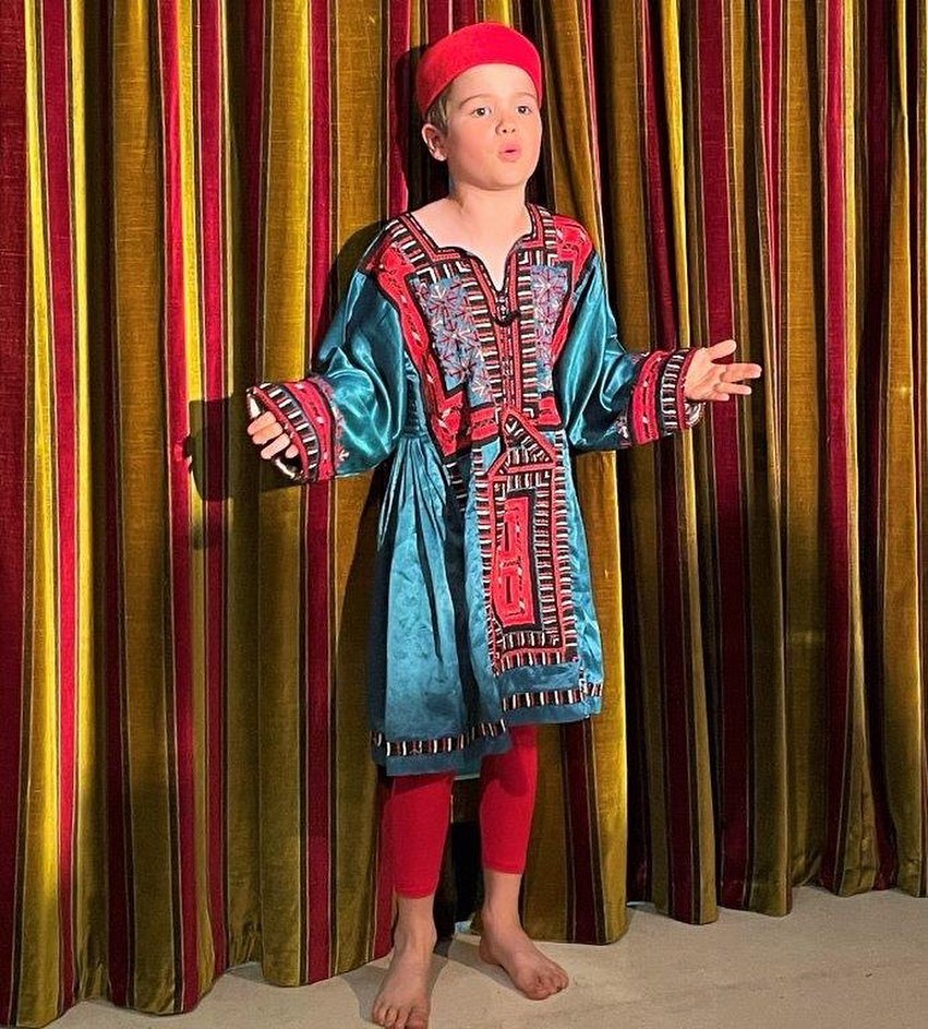 A few moments from Elementary’s brilliant production of “Anything you Say, Your Majesty”…..
#montessorielementary #montessoridrama #kingshill #eastpeckham #yalding #eastfarleigh #paddockwood