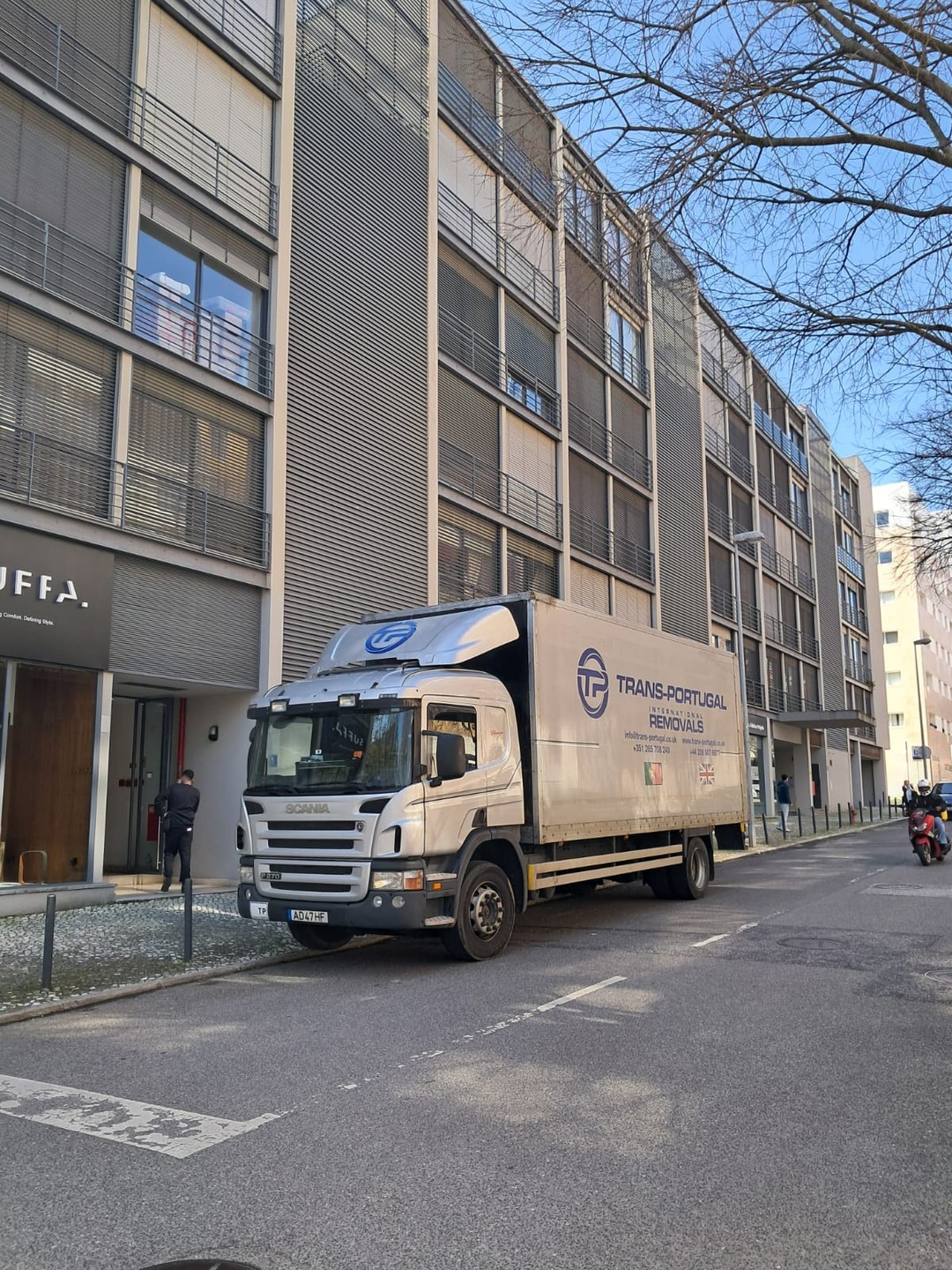 It’s been a busy week in Portugal, helping families and businesses settle into their new spaces 🙌
With our experienced team on the ground, your move is managed safely, efficiently, and with complete peace of mind.
Reach out to our team via phone or email for a free quote ✅
LONDON OFFICE
22-24 Homecroft Rd, London, N22 5EL, United Kingdom
0208 807 6677
PORTUGAL OFFICE
Inter Luis
Estrada Nacional 10
Centro Empresario Sado Internacional
Armazem D21, 2910-835 Setúbal
00 351 265 708 240
info@tp-internationalremovals.co.uk
#homeremovals #movingcompany #relocationexperts #movingtotheuk #vehicleshipping