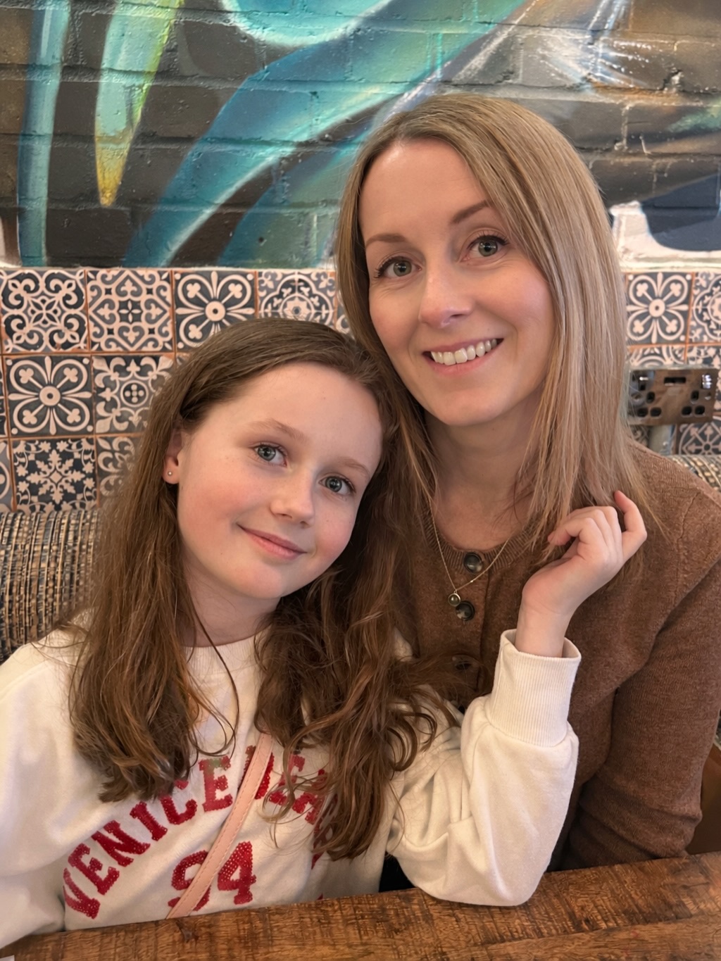 A girls’ day out in Farnham ahead of Mother’s Day 💛
A wander around some of our favourite spots — browsing interiors, beautiful fashion and stopping for coffee along the way. With spring in the air, it’s the perfect time for a little inspiration and a catch up before the busy weeks ahead ☕️
📍Farnham favourites:
@wyldethyme_farnham
@busbyandfox
@thewineyardfarnham
@jomalonelondon
@thewhitecompany
@harrisandhoolecoffee
@megansrestaurant
#Farnham #GirlsDayOut #MothersDayInspo #SpringInspiration #InteriorInspiration