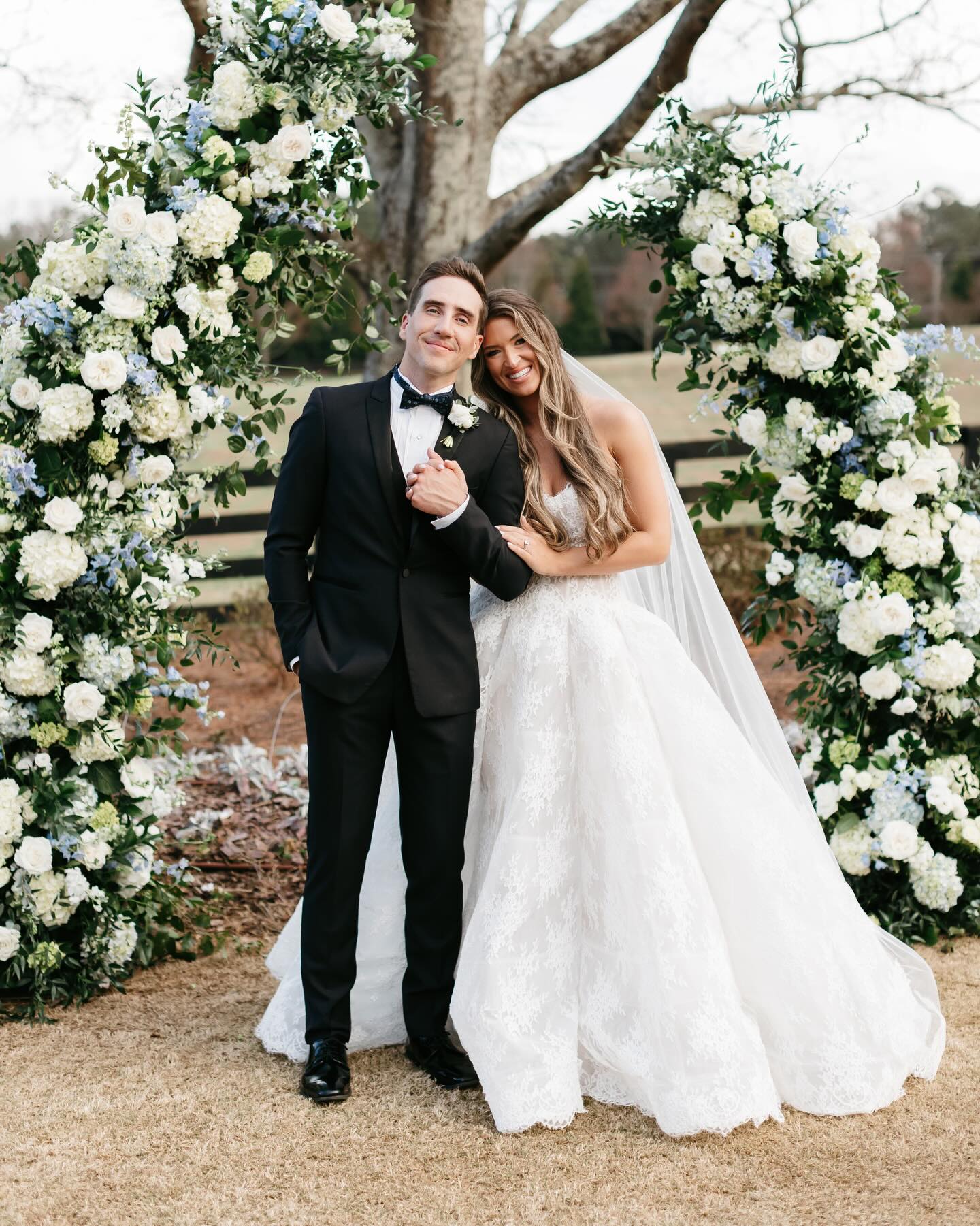 A s h l e y + M a t t h e w
Draped in early Spring sunshine and thousands a blooms - we have been smiling ever since Mr. & Mrs. Taylor sealed forever with a kiss at @greenfieldfarmga !! Congratulations to these two newly weds!! Here’s a tiny sneak peek into their stunning celebration. We cannot WAIT to share more!!! #ashlyncatheyphotography // Captured by Allison