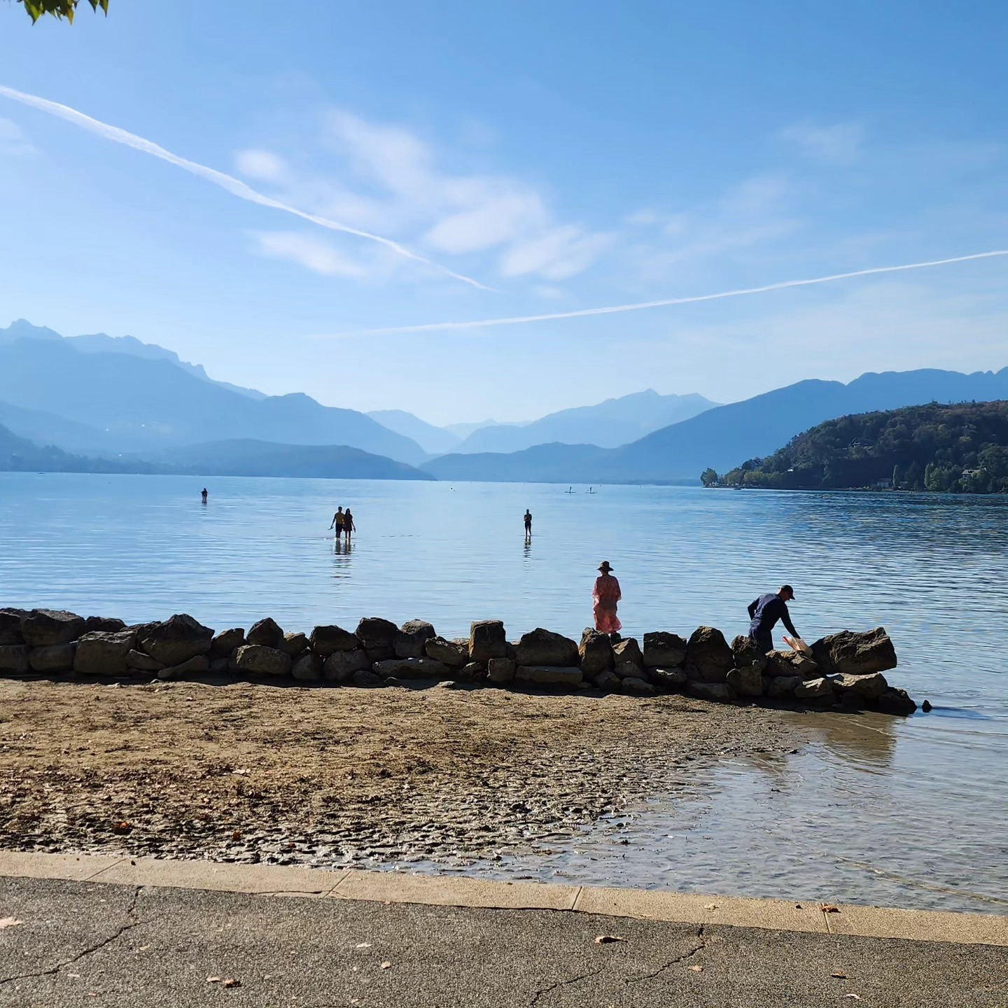 Day 15, Bike around Lake Annecy, then a stroll through the old town at night