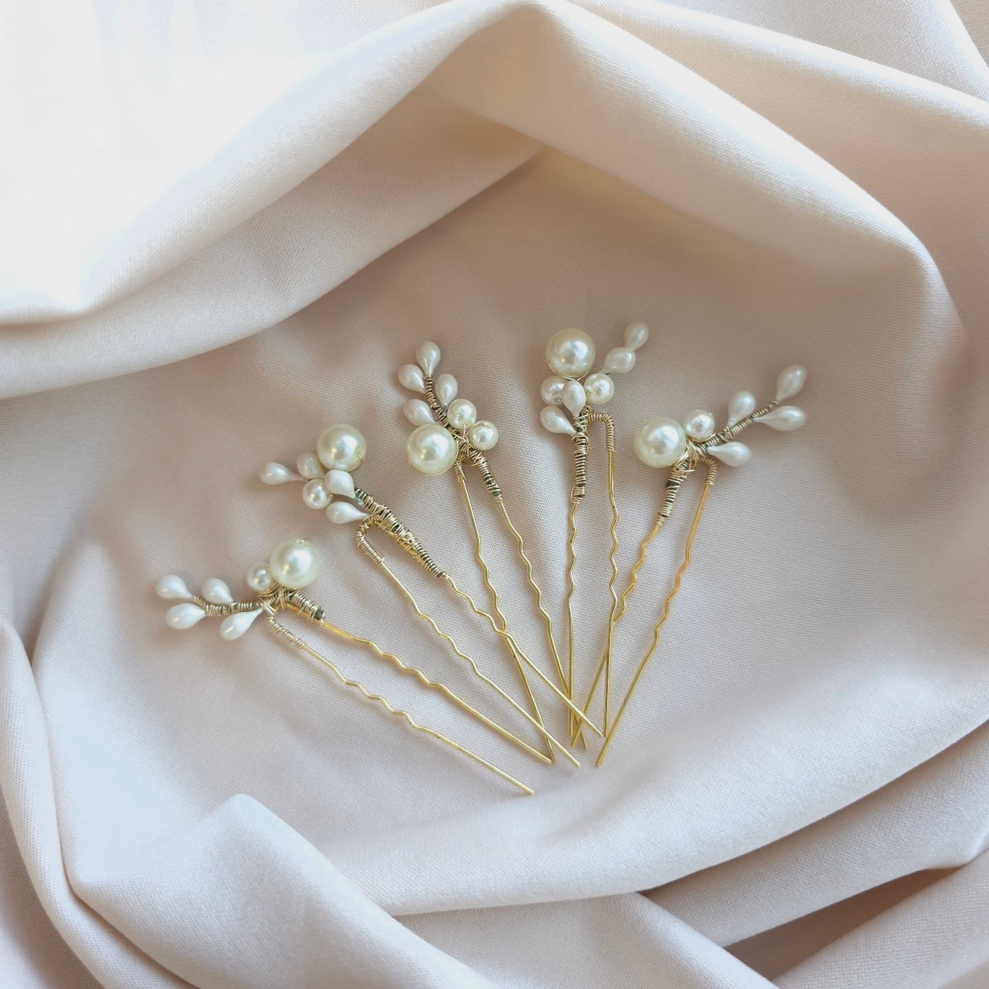 Los pequeños detalles hacen una gran diferencia 🤍
Estamos listas para recibirte!
¿Ya tienes tu cita?
#novia #bridetobe #engaged #bespoke #tocadosnovia