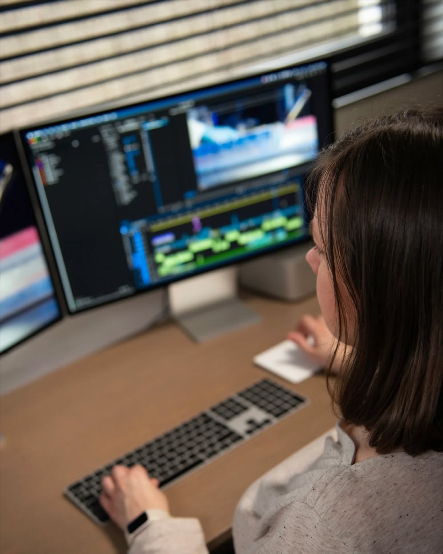 We zijn volop bezig aan een superleuk project voor Lo & Hugo by IJstijd. Heerlijk ijs, pure ambacht en een warm familieverhaal, allemaal in één video.
Hier alvast enkele stills uit de montage. Binnenkort delen we het eindresultaat!
#ingeblikt #videoproductie #contentcreatie