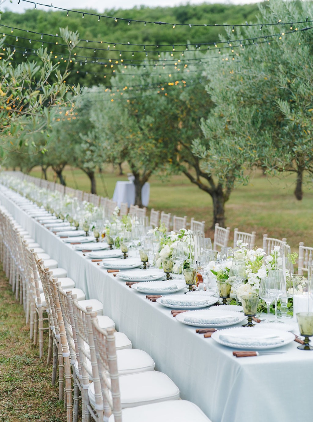 Dinner under the olive trees.
As the sun sets over the grove, long tables come to life with soft lights, flowers and the scent of Provence.
One of the most magical moments of a wedding day.
Made possible thanks to an incredible team of wedding planners who bring these celebrations to life.
Photographer : @zephyrkok
Wedding Planner: @melissawilpotte @mw.paca
Wedding Planner’s assistant: @mw.gironde @mw_normandie @mw.occitanie
Place: @domainedevalbonne
Floral & Wedding Designer: @lindachampenoisdesign
Tableware: @options_aixenprovence
Furnitures: @jolibazaar
Starry sky structure: @be_lounge_officiel
#provencewedding
#olivegrovewedding
#dinnerundertheolivetrees
#provenceweddingvenue
#destinationweddingfrance
#weddinginprovence
#southoffrancewedding
#luxuryweddingfrance
#frenchweddingvenue
#provencevenue