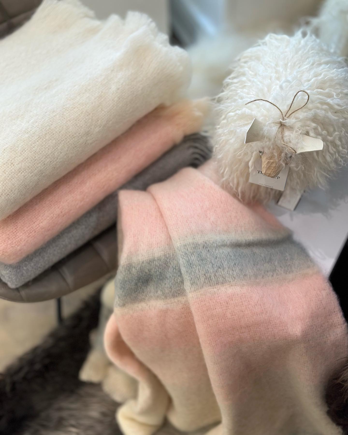 Fluffy Mohair Throws in elegant cream, pink & grey, a light weight coat friend to snuggle up with this summer 🌸
#summer #scarfstyle #scarfdesign #scarfireland #galwaycity #craft #style