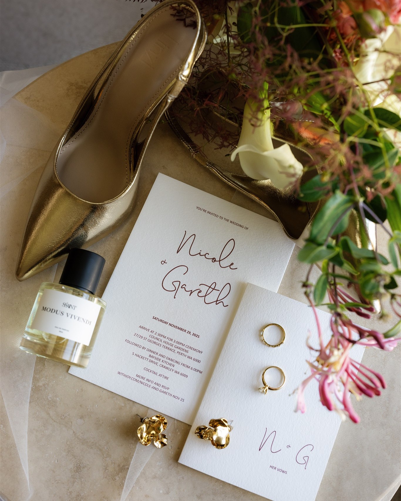 All the little details of morning prep that begin the story of your wedding day 🤎
————-
@comotreasury
@theflowergirlperth
@justineorr_hairstylist
@theprettyparlour
@hannah_hughes_muse
@lutka_boutique
@jennyyoonyc
@baysidekitchen
@myrfilms
@champagneweddingduo
@archimills.signage
@heart_strings_hire_n_style
@creamerycartwa
@missplumbakes
@institchu
@little.things.events