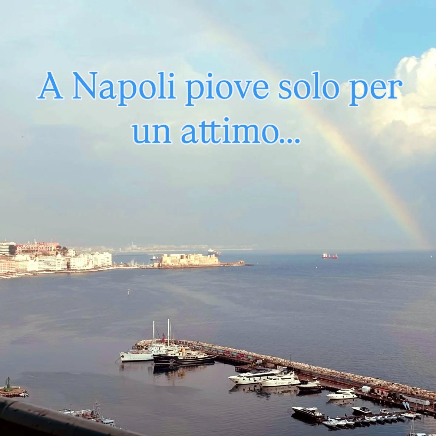 In #Naples it only rains for a moment... And then the city smiles and every corner is pure magic. Book your stay www.dimorascura.com
#naplesvibes #travelitaly #viaggioanapoli #dimorascura