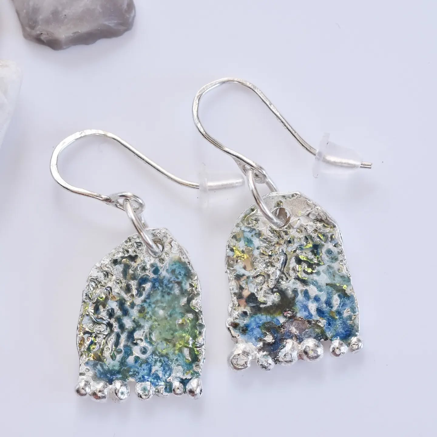 Working on all sorts in lush green June. The textures really. And the rusty broken colours (again). Always trying to balance making and finishing actual pieces with working on things I don't know how to do but want to make.
#jewellerydesigner #silverandenamel #handmadejewellery #texture #workinprogress #Cornwall #silverearrings #designermaker