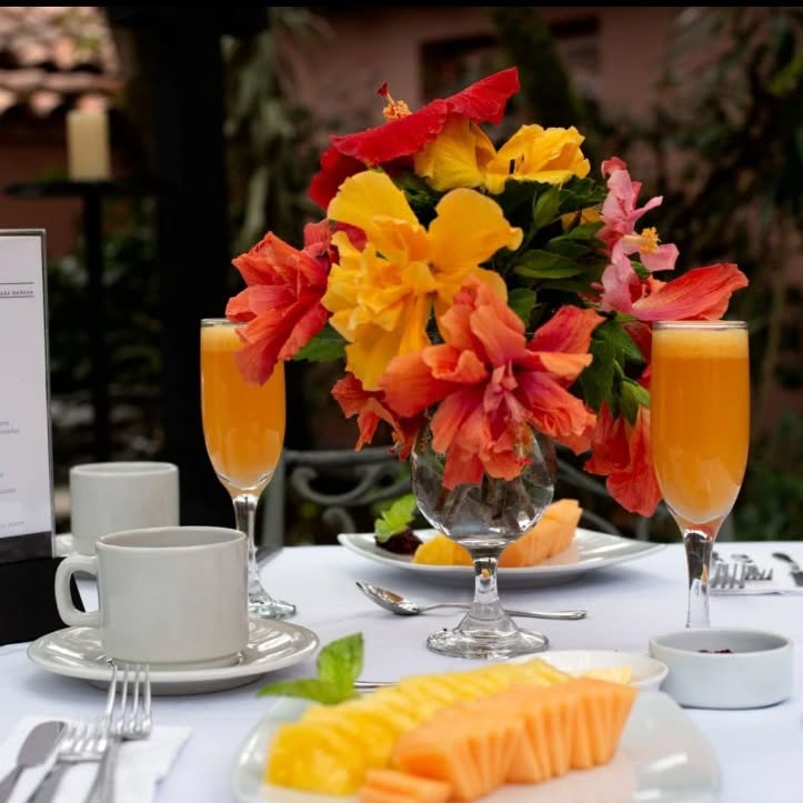 Nuestros #desayunos a 4 tiempos en @psahotel servidos en el jardín, junto a la fuente, ambientados con #musicaclasica serán el clímax de tu estadía.
Si no te estás hospedando y estás en #villadeleyva con nosotros puedes visitarnos también.
#breakfast
#garden
#brunch