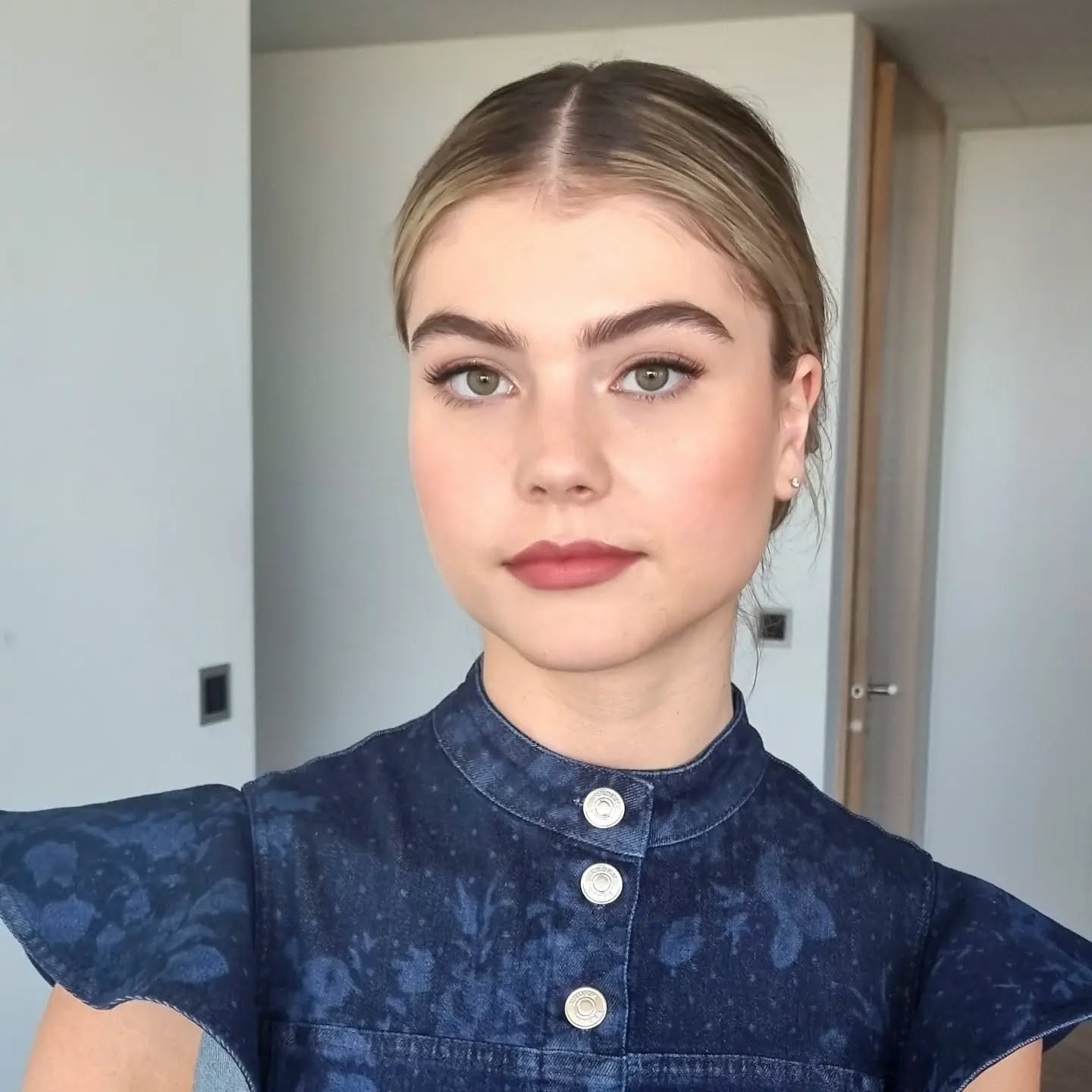 My beautiful client Lili attended Vogue World during London Fashion Week. She chose a natural glam makeup. Pics taken with my phone and the last 2 of course are taken by a professional photographer 😊
What do you think?
Happy Monday!
#naturalglammakeup #charlottetilbury #dior #fentybeauty