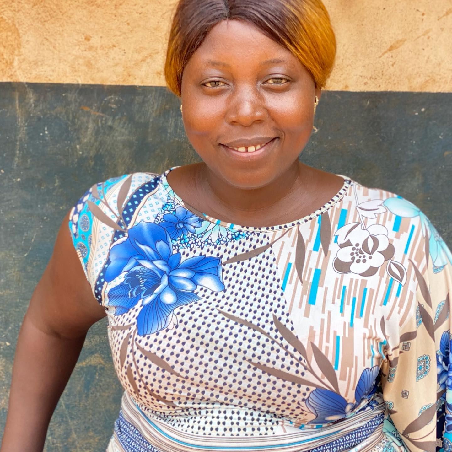 🎧New radio story out on @bbcworldservice for #PeopleFixingTheWorld
Having a #baby is a huge event in anyone’s life. But when you’re still legally a child yourself, there are a number of other serious complications to consider.
We shadowed the #PregnancyMentors in Sierra Leone, who have created such a successful intervention programme for teenage mothers that it’s now being studied in clinical trials by @kingscollegehospital
According to @UNICEF, Sierra Leone has the highest maternal mortality rate in the world - and teenage girls are particularly at risk.
Mentors from the 2 Young Lives project work in rural areas and informal settlements around the country to help reunite pregnant teenagers with their families, get them back into school and
access medical care.
The story is fascinating. We find out where the problems start for the teenage girls and some of the unexpected challenges that need to be addressed along the way. Loved meeting these amazing women:
Salimatu Conteh + Mangenda Kamara (photos 1 + 2) 💕
✨
🌍
✨
🌍
✨
🌍
https://www.bbc.co.uk/programmes/p0c8jwj8
☀️
#podcast #2youngLives #everydayafrica #goodnews #pregnancy #sierraleone #freetown
#women #documentary