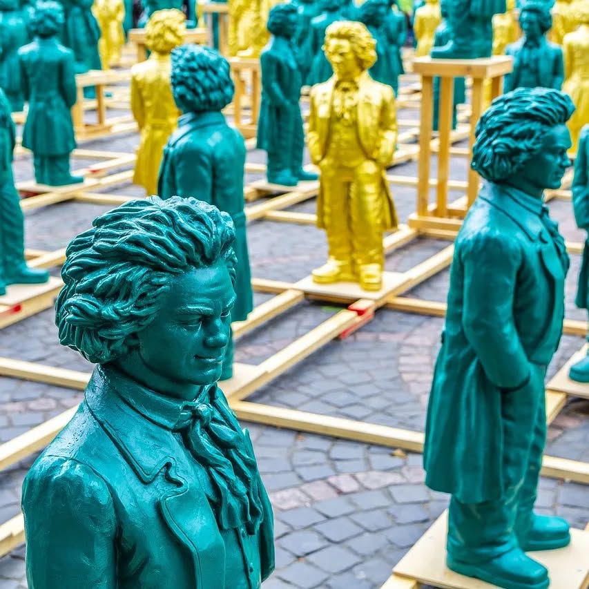 Body percussion with Beethoven
YouTube link:
🎦https://youtu.be/P3hNc7enI7U
#beethoven #bodypercussion #musiceducation #educaciónmusical #percusióncorporal #músicaprimaria #músicasecundaria #resources #recursos #actividadesparaclase #activelistening #audiciónactiva
#actividadesmúsica #musicactivities #music #música