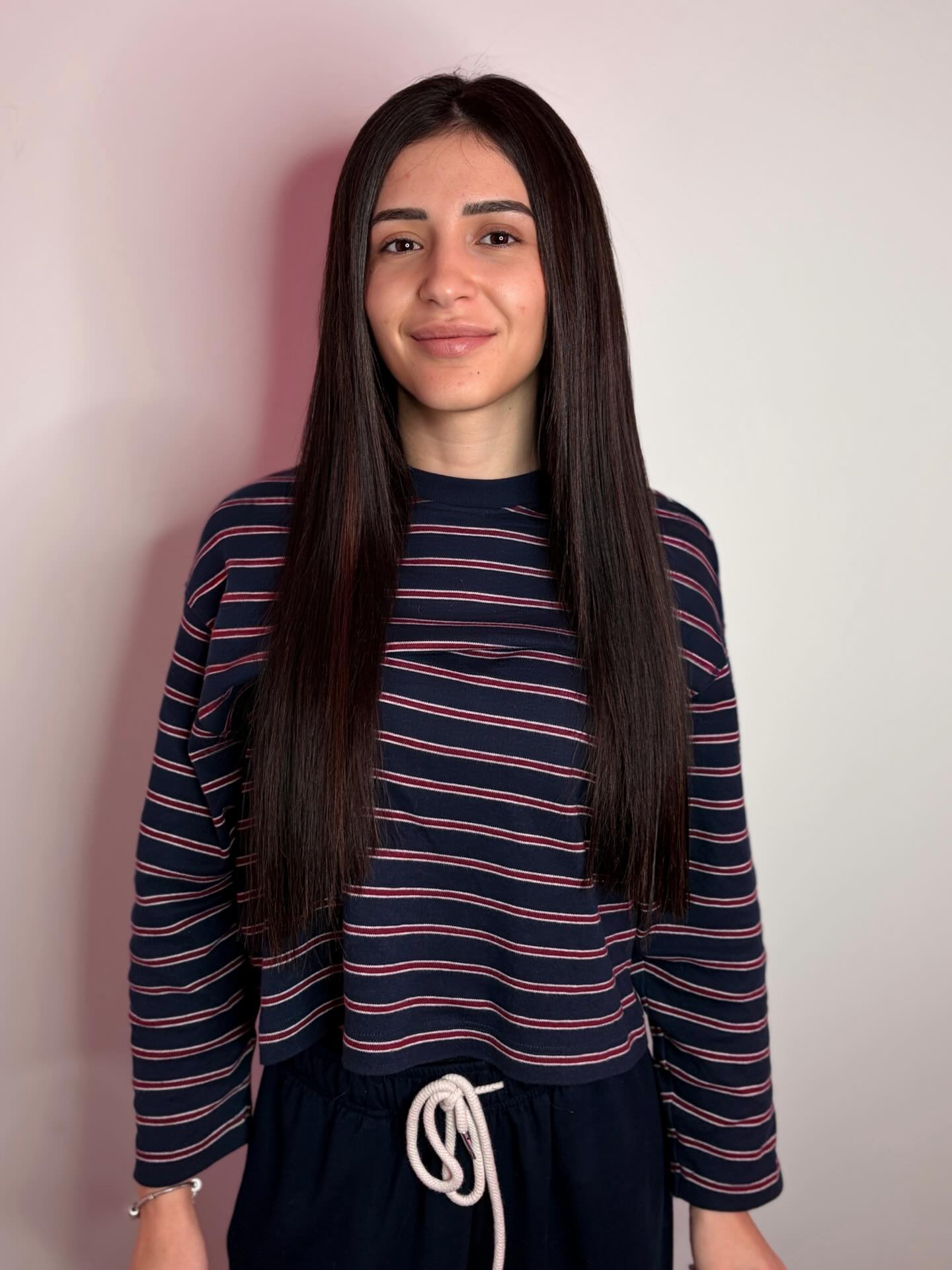 Infoltimento con extension capelli veri ✨
Questa cliente aveva già i capelli lunghi, ma quello che desiderava era più infoltimento e volume.
Abbiamo lavorato con extension capelli veri 100% naturali per dare più corpo alla chioma, mantenendo un risultato naturale e armonioso con i suoi capelli.
In questo caso non serviva allungare, ma infoltire lunghezze e punte per ottenere capelli più pieni, voluminosi e con più movimento 💇🏻♀️✨
💰 Prezzo: 530€
💳 Possibilità di pagamento in 3 rate senza commissioni
📍 Milano
#extensioncapelli
#extensioncapelliveri
#infoltimentocapelli
#extensionmilano #extensioncapelliverimilano