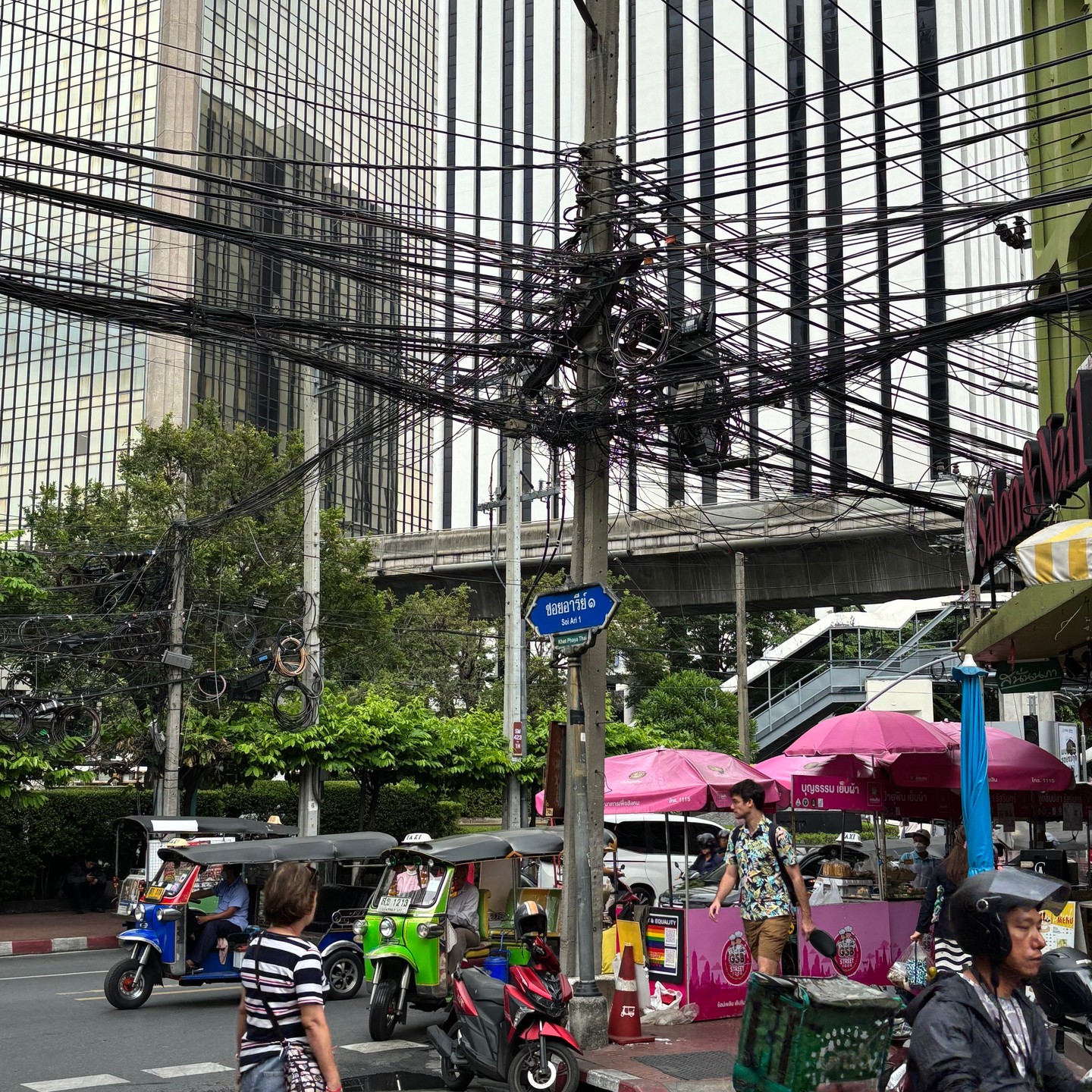 "Thai wires challenge"_nothing it's like power cables in Asia.. that's why it's time to start challenging the most "powerful"Country in the world!!! Let's start...#thailand #wires #BKK #challenge2025 #onedayfor #power